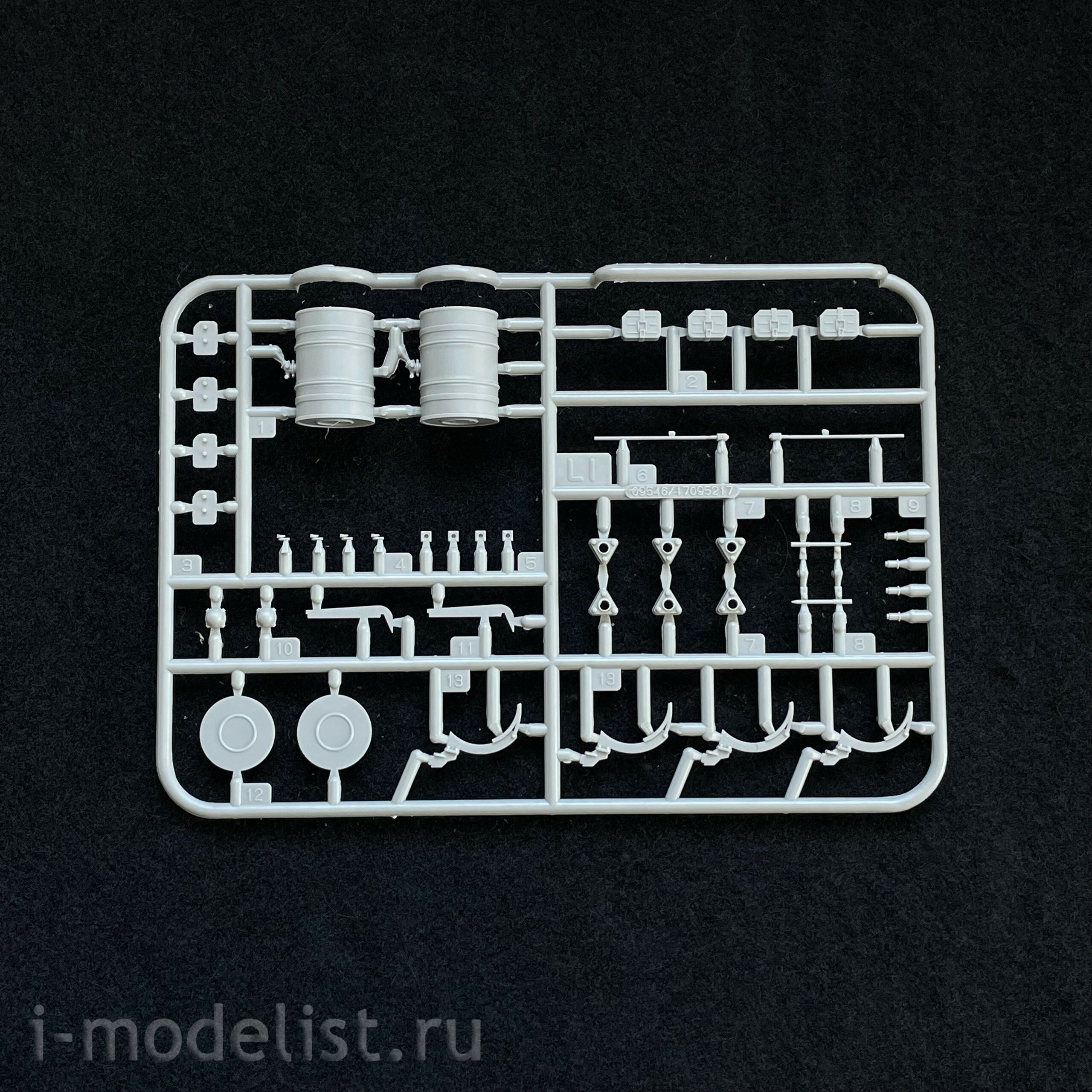 09603 Trumpeter 1/35 Russian T-72M tank (licensed by UVZ)
