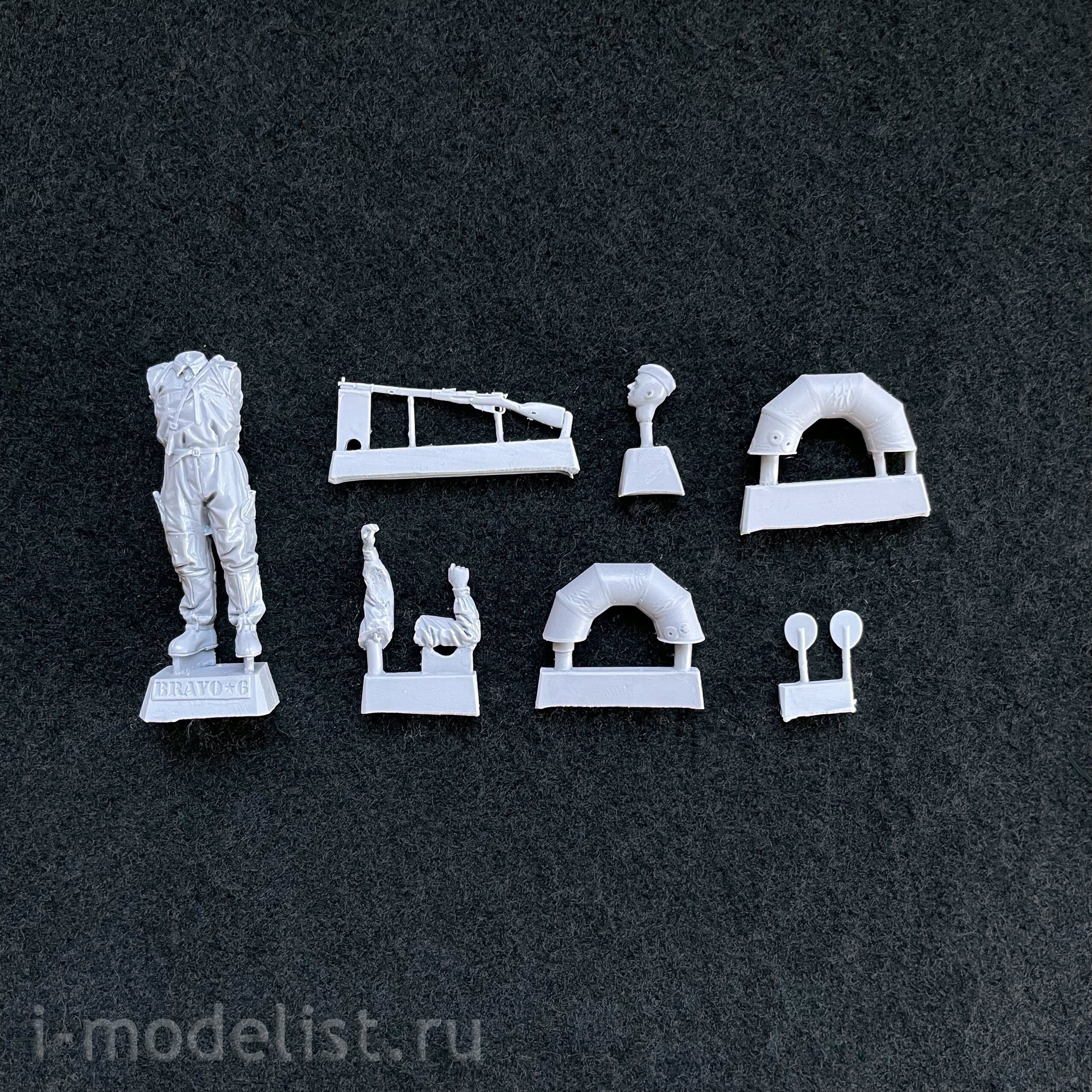 B6-35150 Bravo-6 1/35 Red Army Infantry in MPK (3 figures)