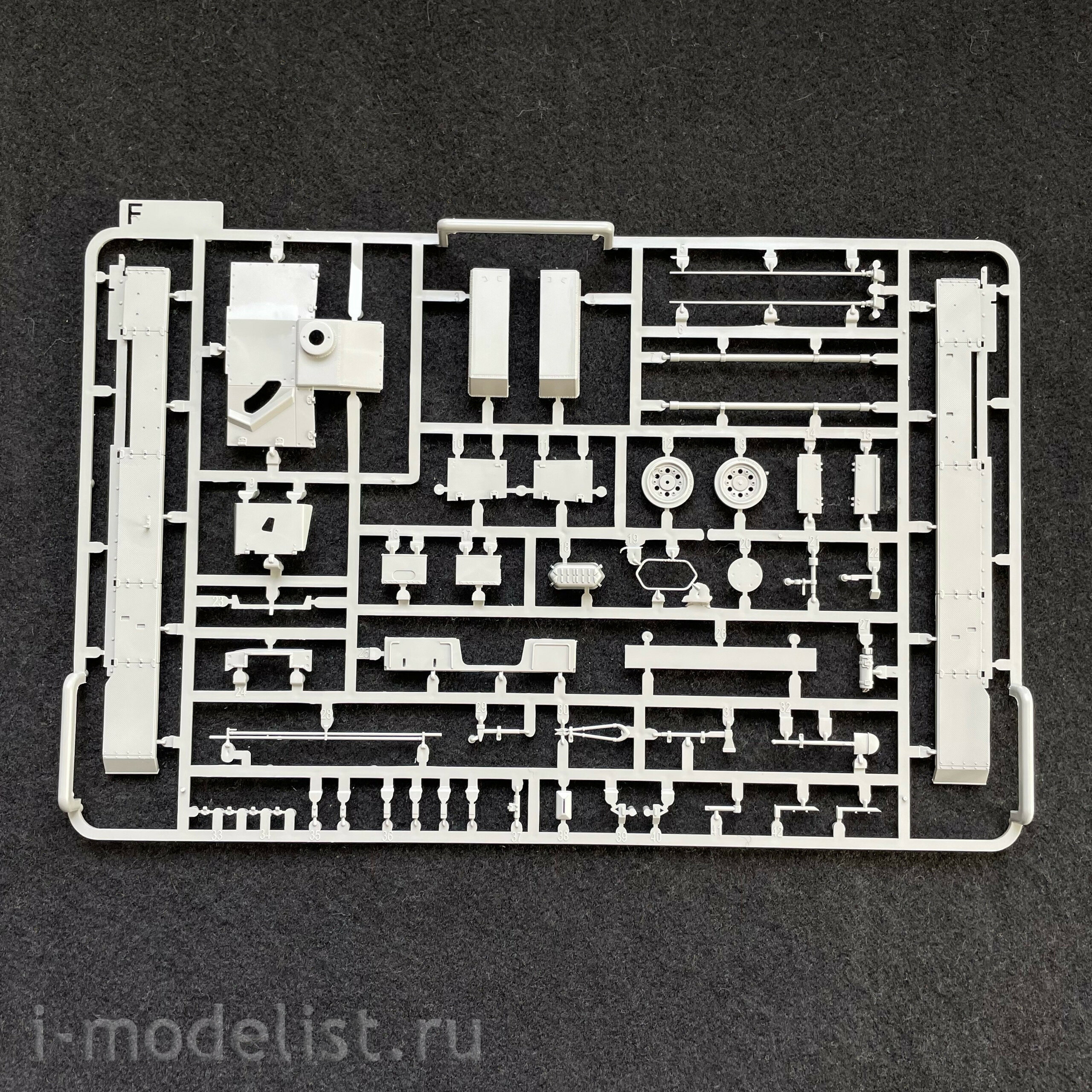 8013 Takom 1/35 Stug III Ausf.F8 (Early production)