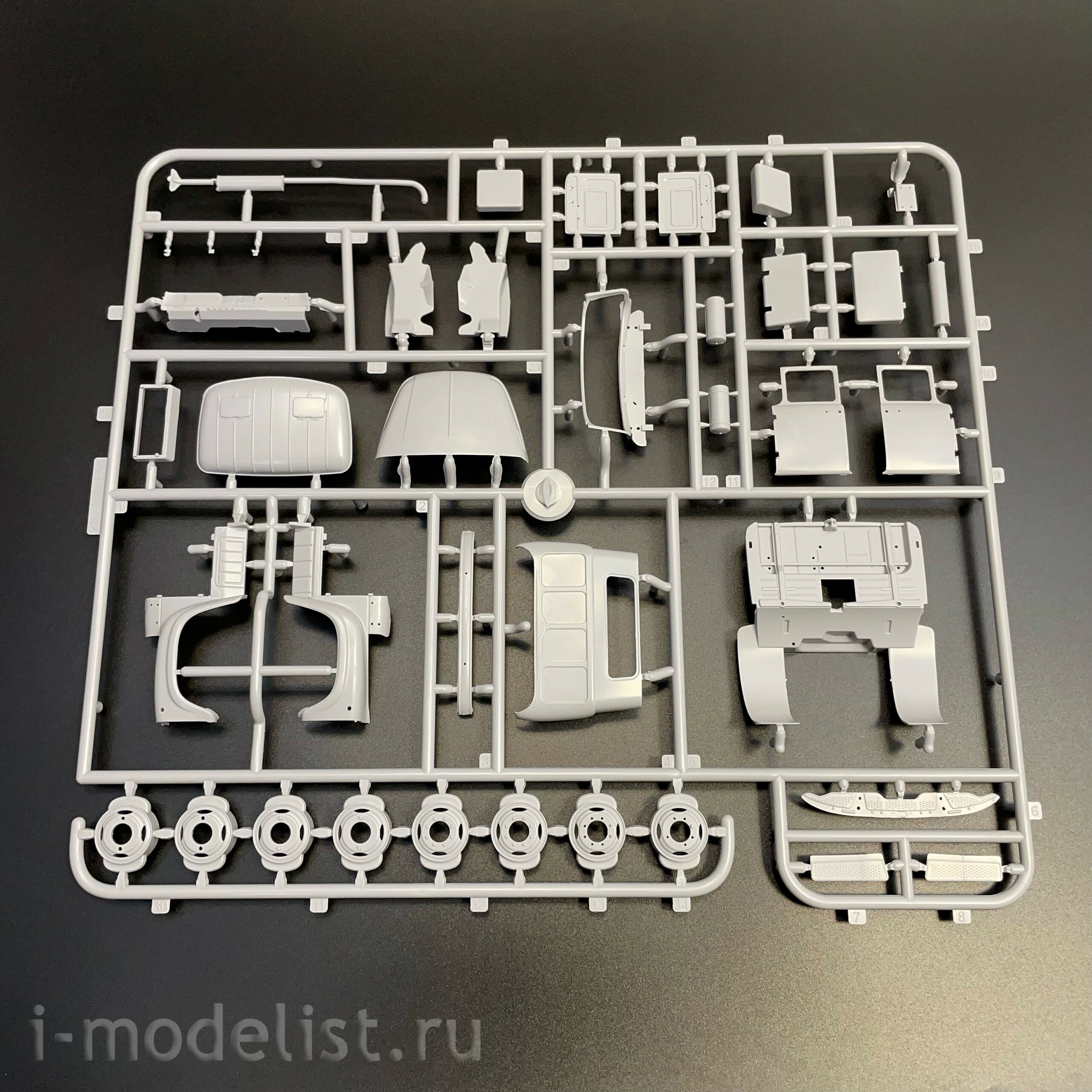 3502AVD AVD Models 1/35 Автомобиль ЗИЛ-130-76 бортовой