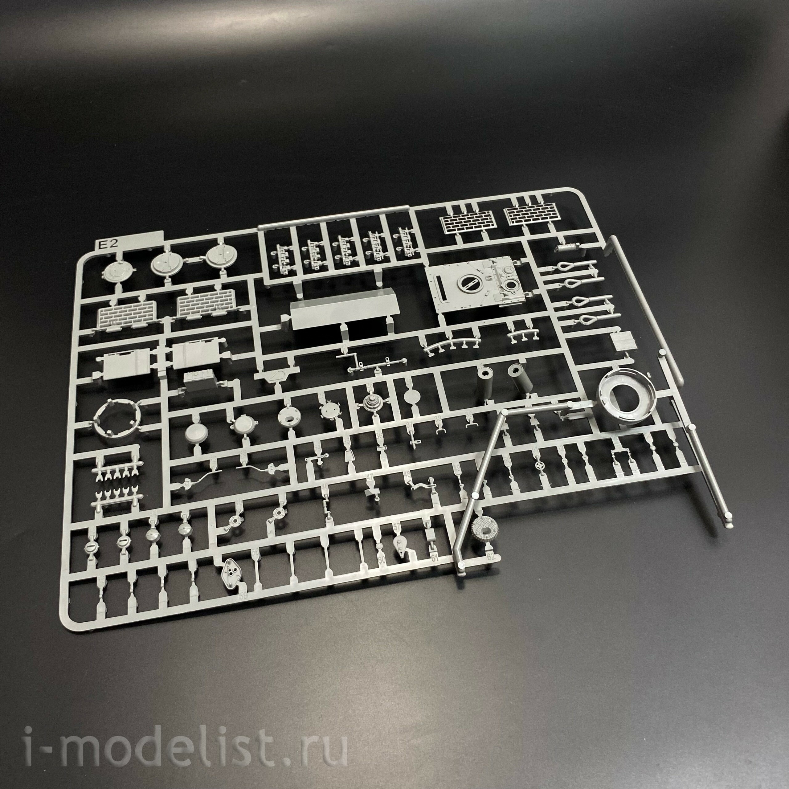 2202 Takom 1/35 Танк Tiger I (ранний) со стальными дисками с циммеритом