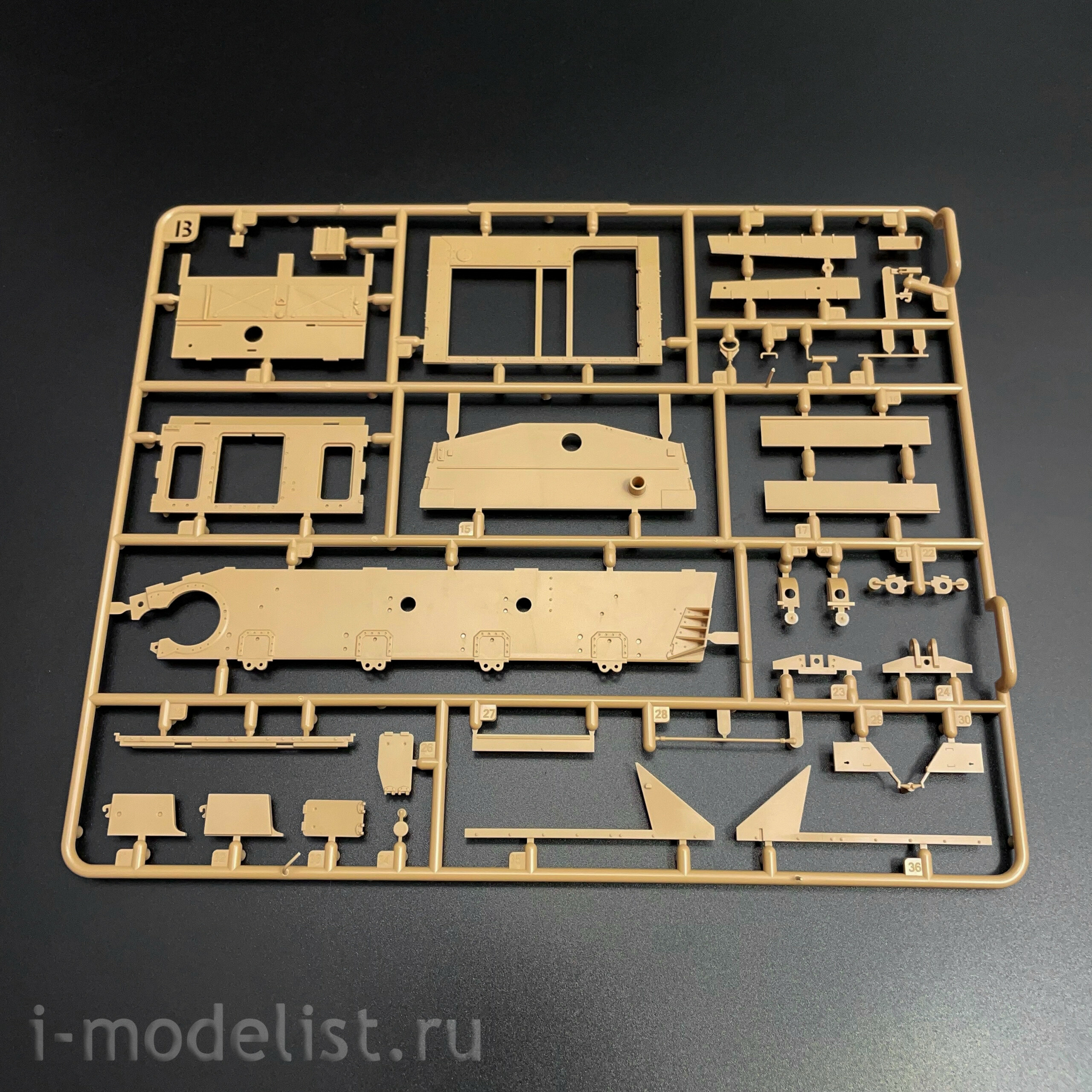 RM-5111 Rye Field Model 1/35 Notмецкая САУ Sd.Kfz.167 StuG.IV Late Production с двигателем и рабочими траками