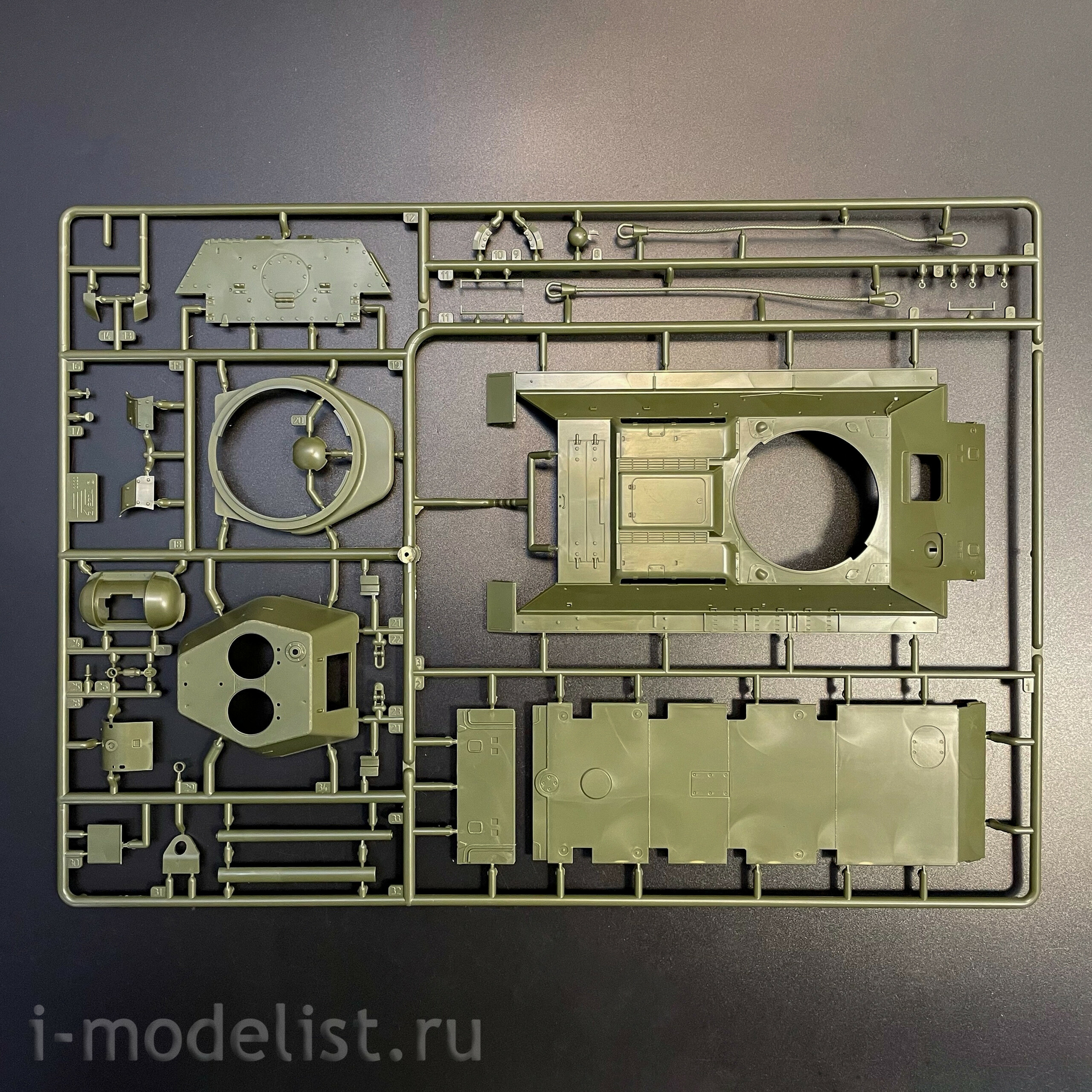 3686ГП Zvezda 1/35 Герои Победы. Советский средний танк Т-34/76 обр. 1942 г.