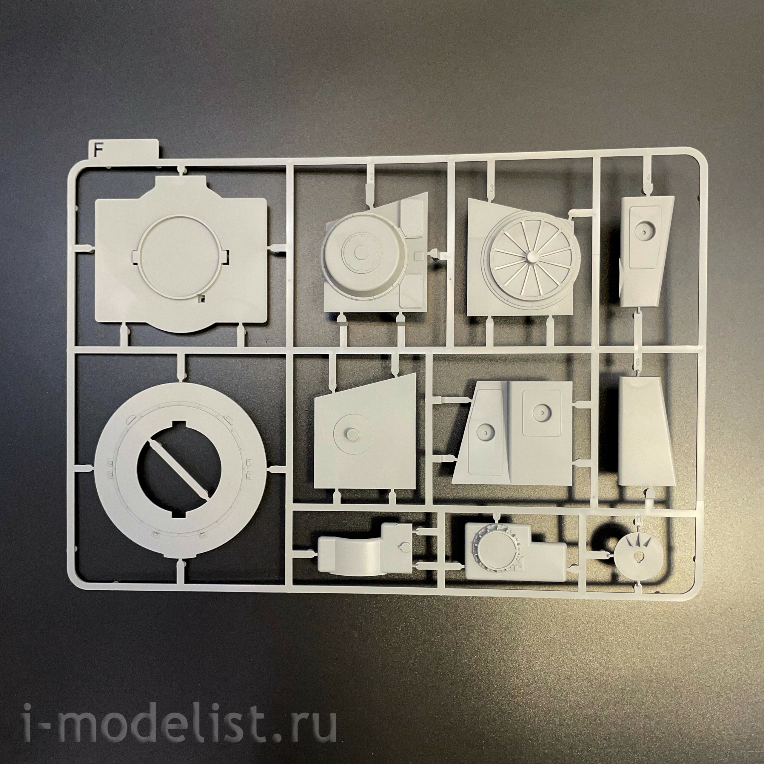 2185 Takom 1/35 Китайский корабельный зенитно-артиллерийский комплекс H/PJ12-7-30 CIWS