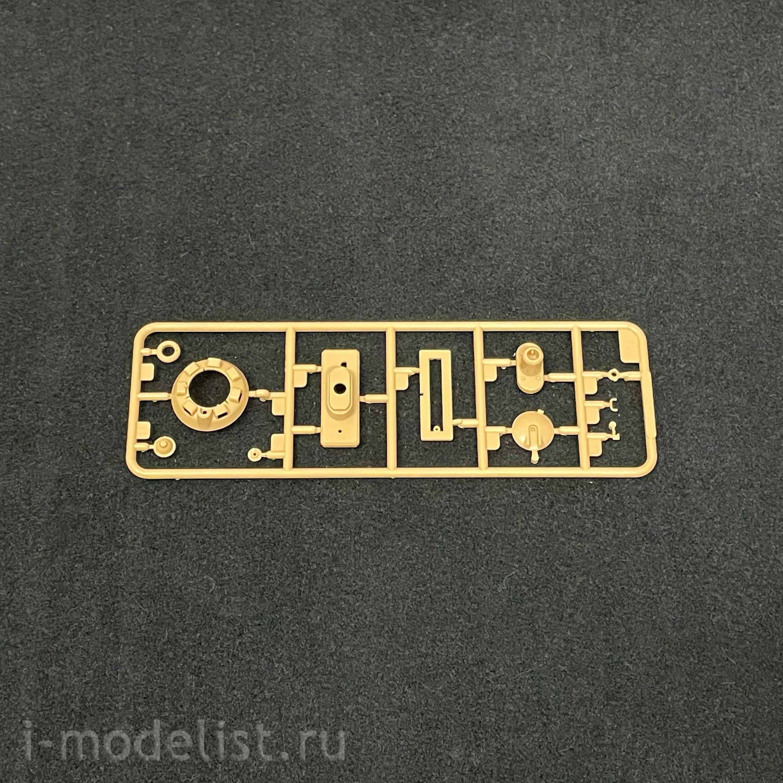 80150 HobbyBoss 1/35 German tank Pz. Kpfw. III / IV auf Einheitsfahrgestell