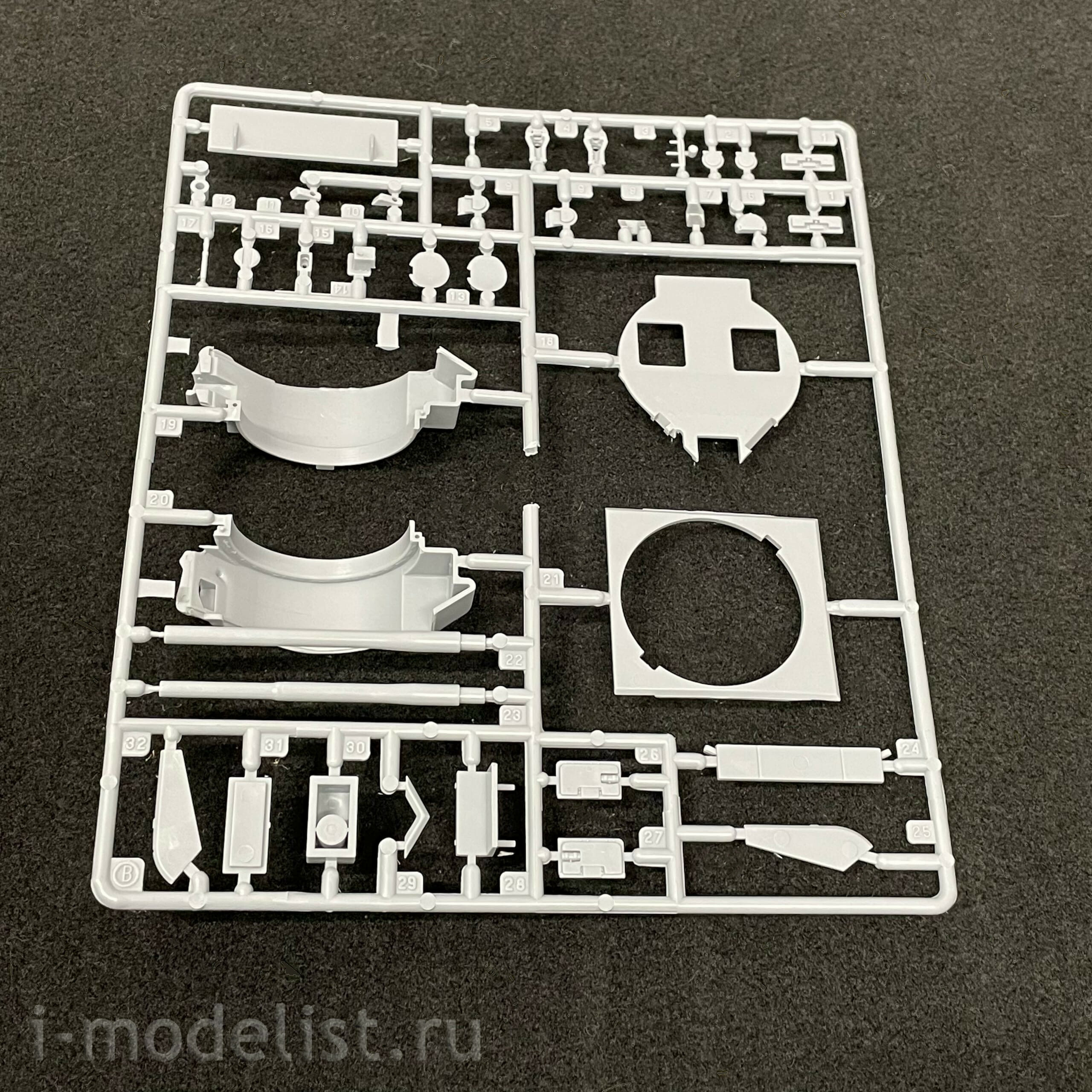 3552 Maket 1/35 Light tank Valentine VIII/IX