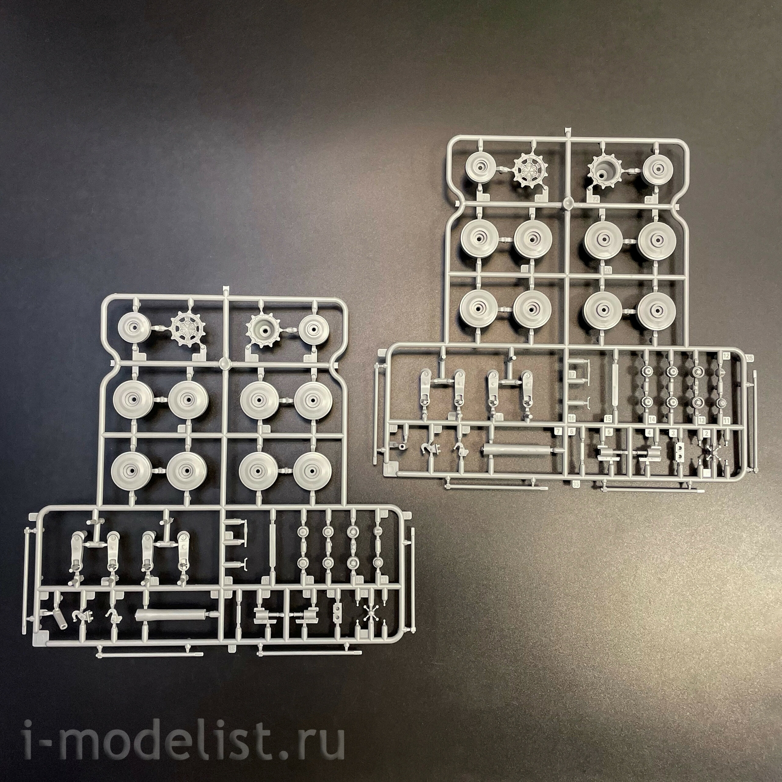 35A062 Amusing Hobby 1/35 Notмецкий танк Leopard 2 A-RC 3.0