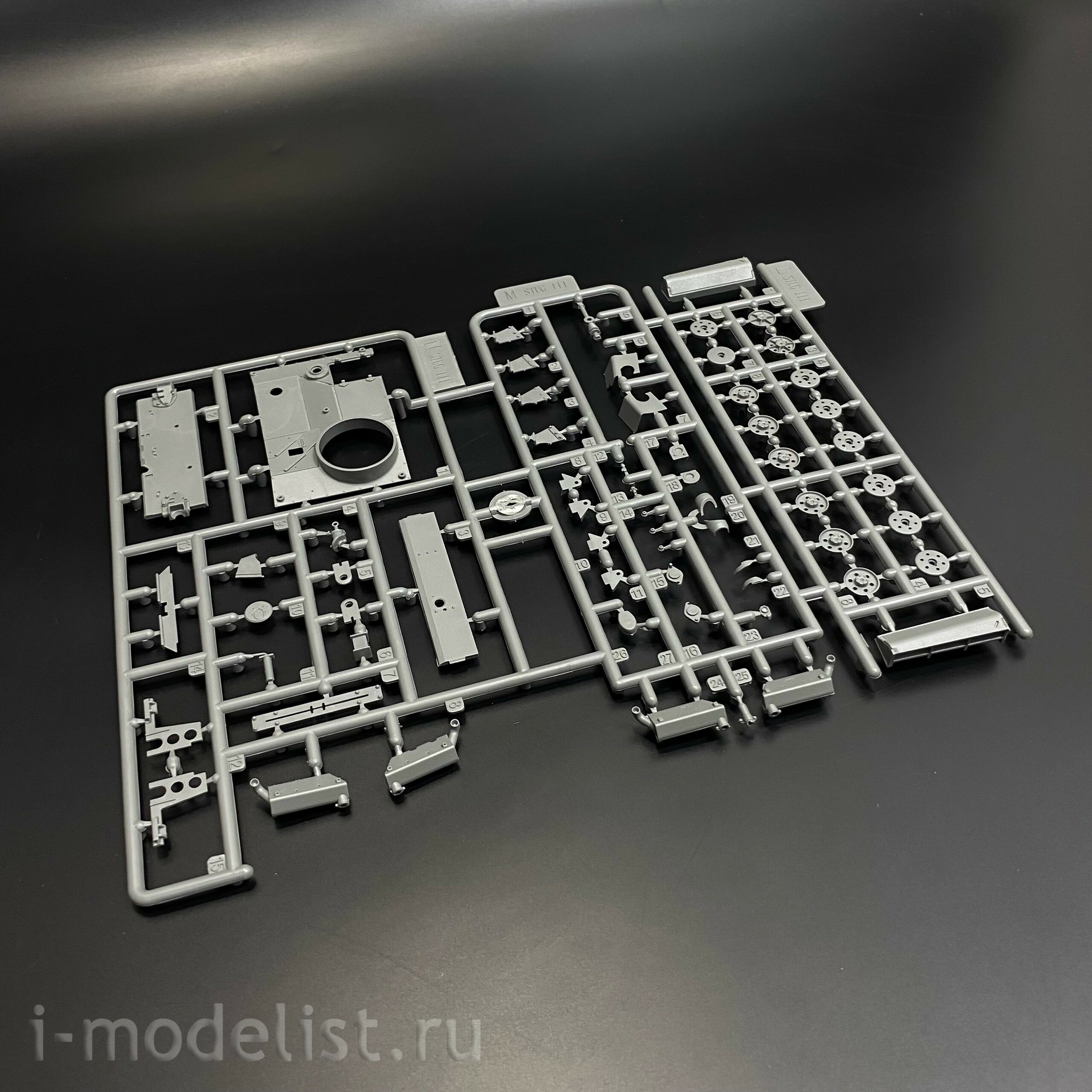 BT-045 Border Model 1/35 StuH 42 Ausf. G (раннее производство) с полным интерьером