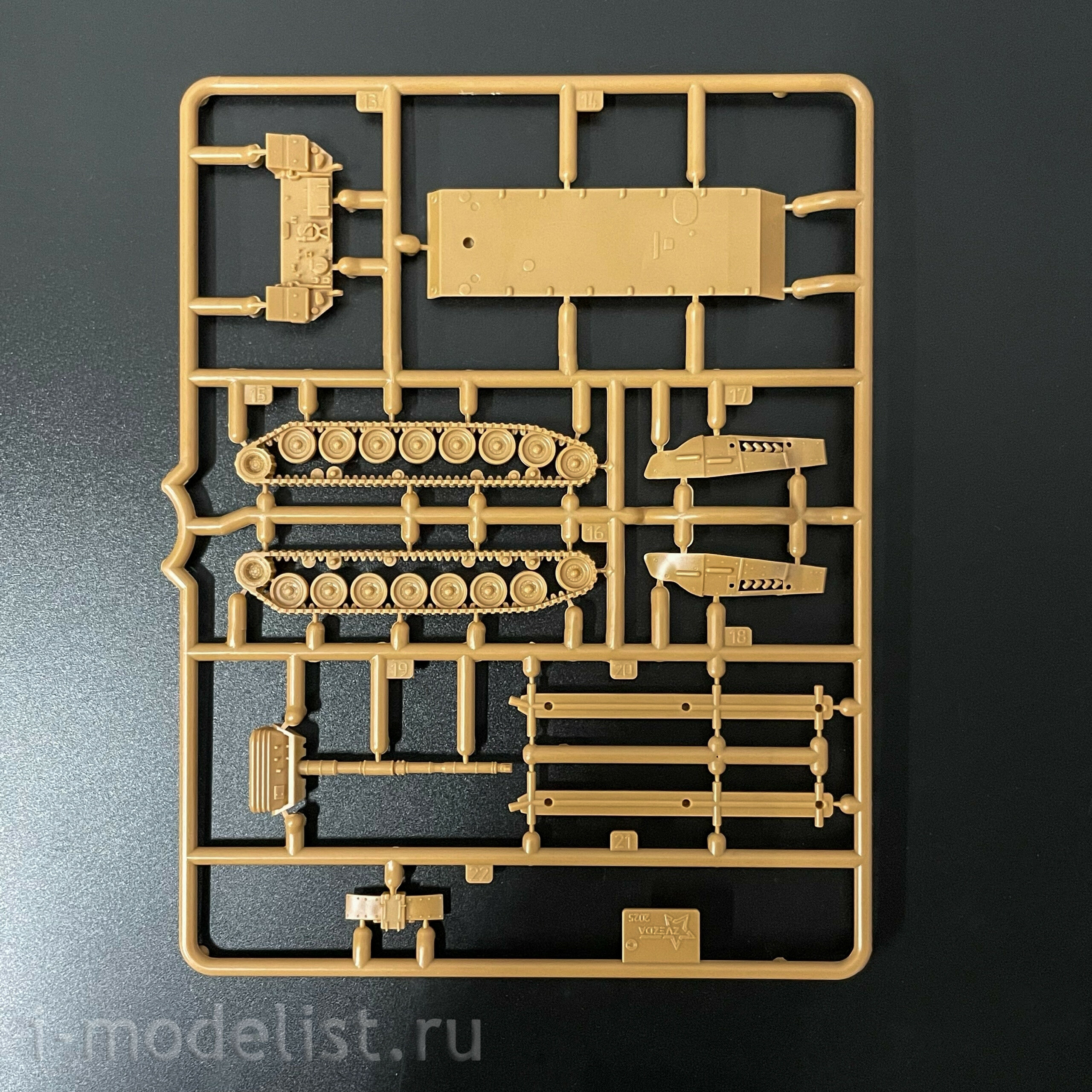 7432 Zvezda 1/100 Notмецкий основной боевой танк «ЛЕОПАРД» 1А5