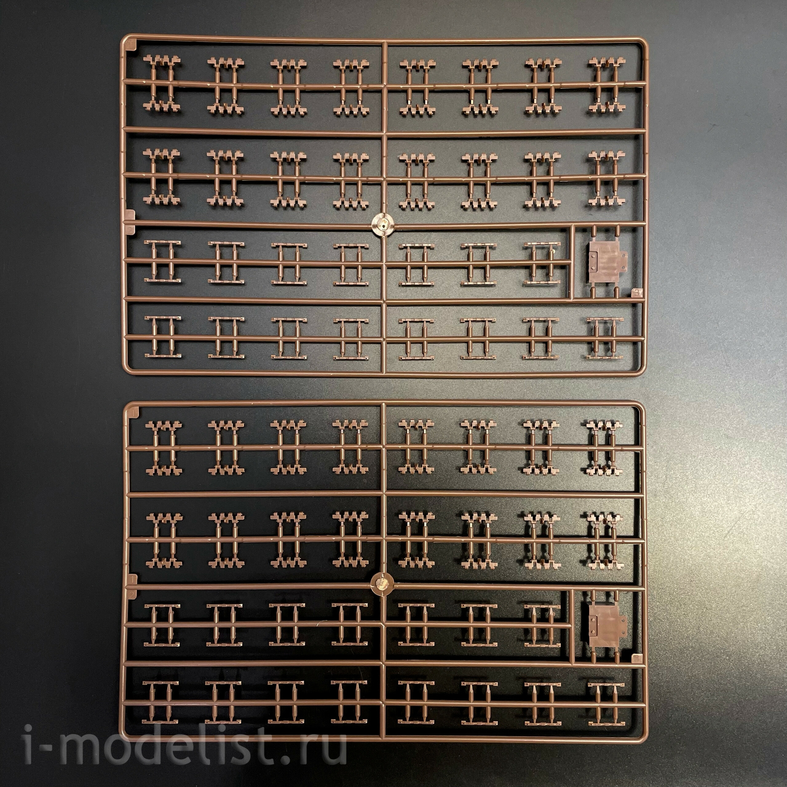 35A061 Amusing Hobby 1/35 Notмецкий танк Pz.Kpfw.VI Tiger(P) 