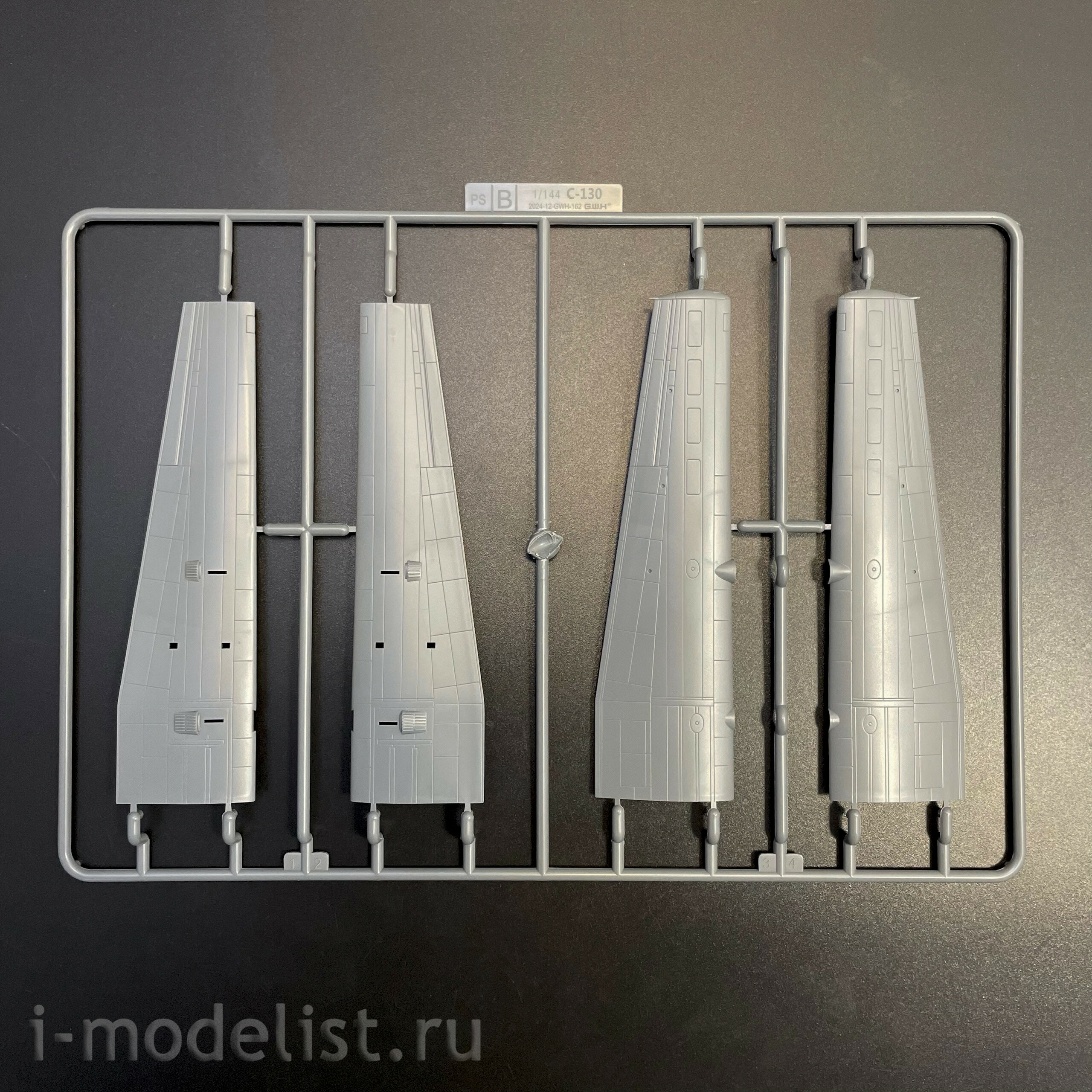 L1011 Great Wall Hobby 1/144 Американский военный самолёт Lockheed C-130 Hercules (2 в 1)