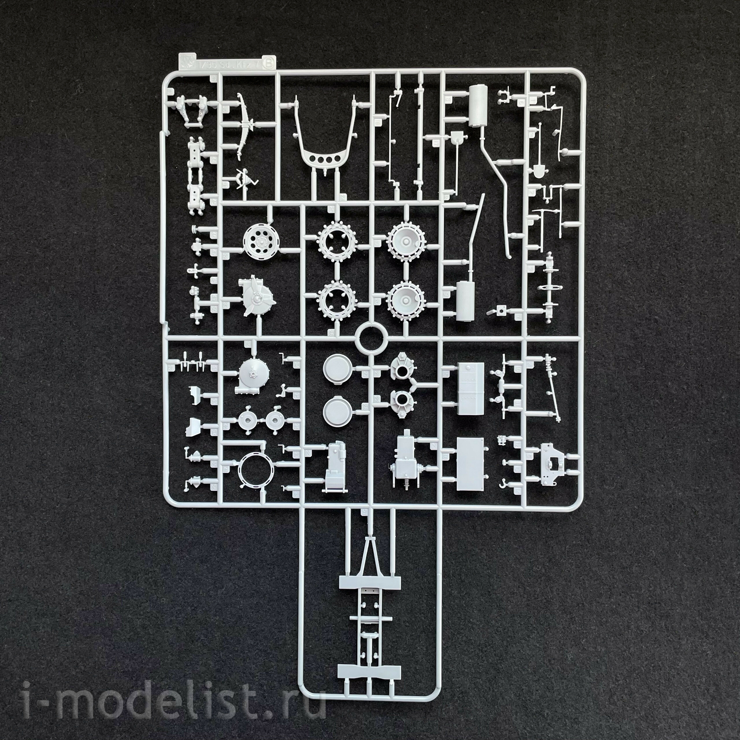 Dragon 1/35 6466 Sd.Kfz.7 8t Half-Track Initial Production