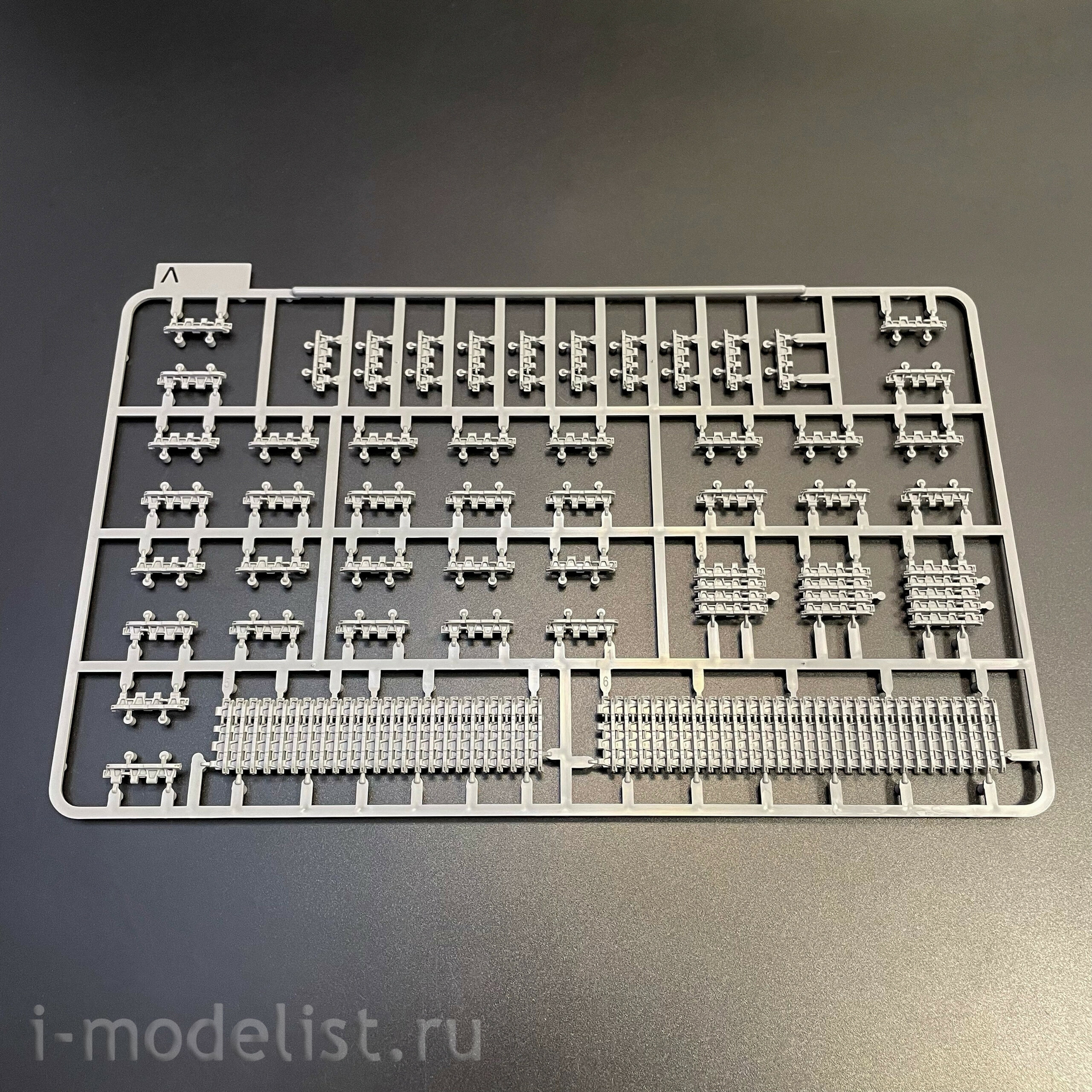 2195W Takom 1/35 Набор TIGER I² BOX - Sd.Kfz.181 Pz.Kpfw.VI Ausf.E Tiger I Command + Tiger I + фигура Михаэля Виттманна в 1/16