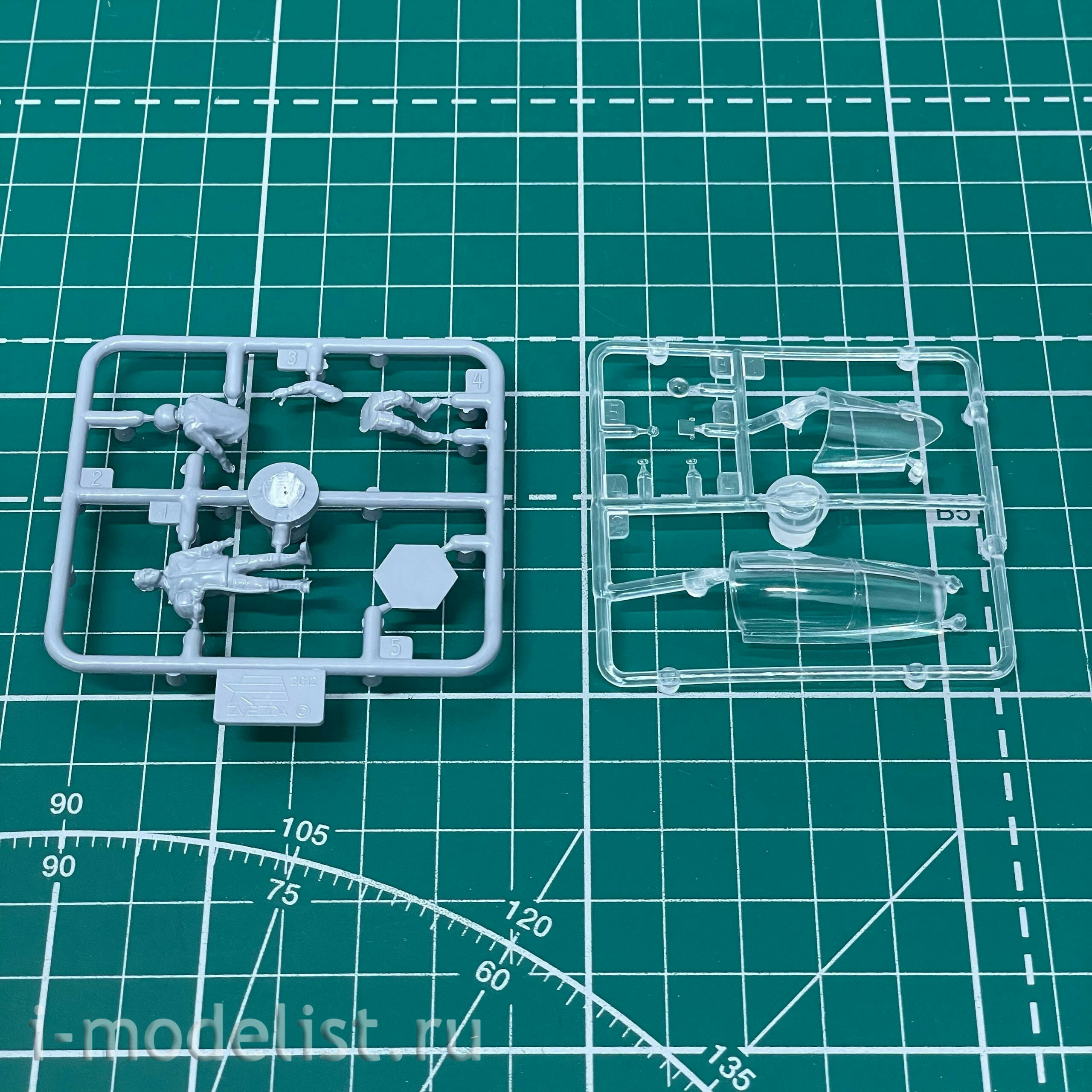 7297П Zvezda 1/72 Подарочный набор: Российский палубный истребитель Су-33