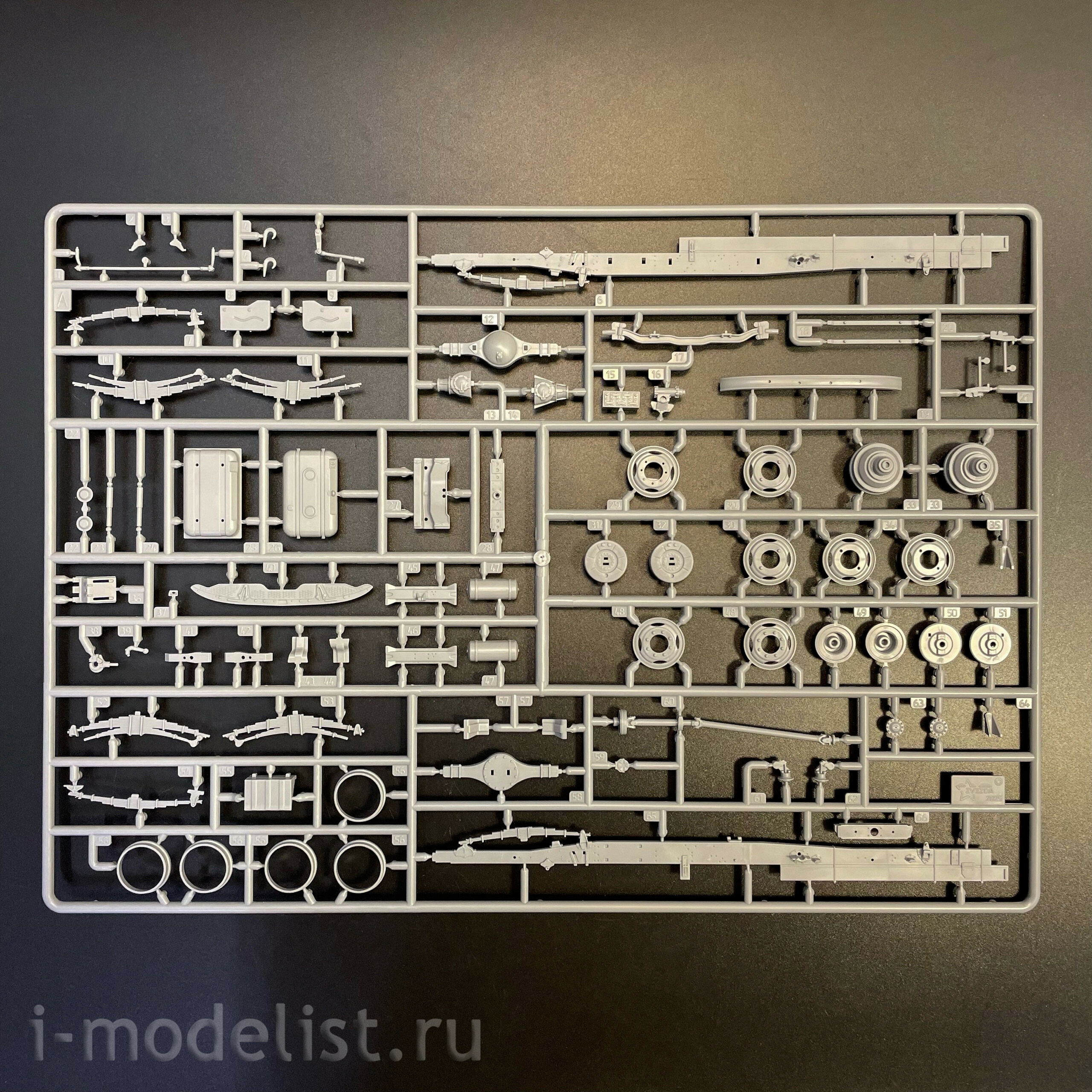 3712 Zvezda 1/35 Pre-order  Грузовой автомобиль ЗИЛ-130