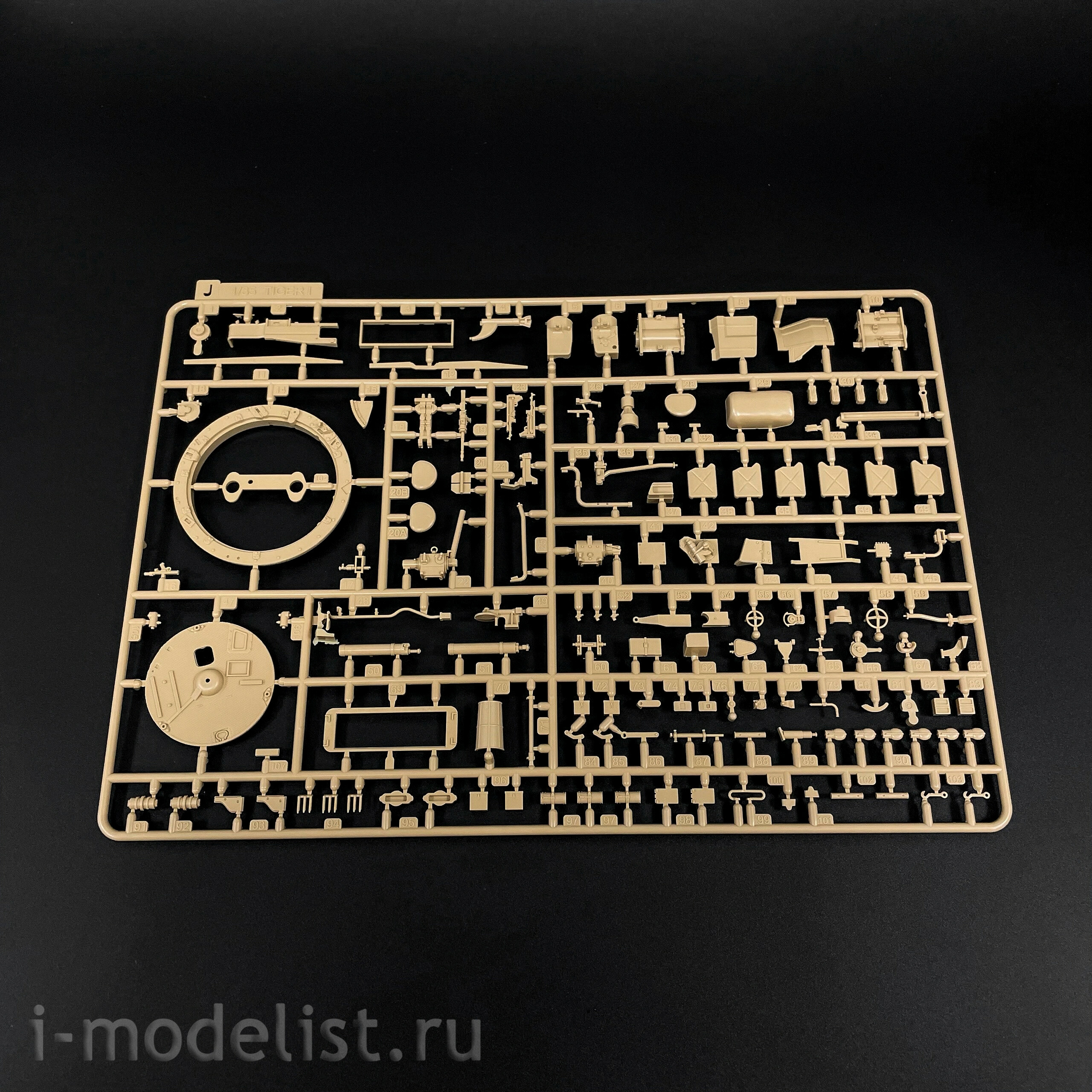 RM-5100 Rye Field Model 1/35 German Tank Pz. Kpfw. VI Ausf. E Tiger I mid. Production