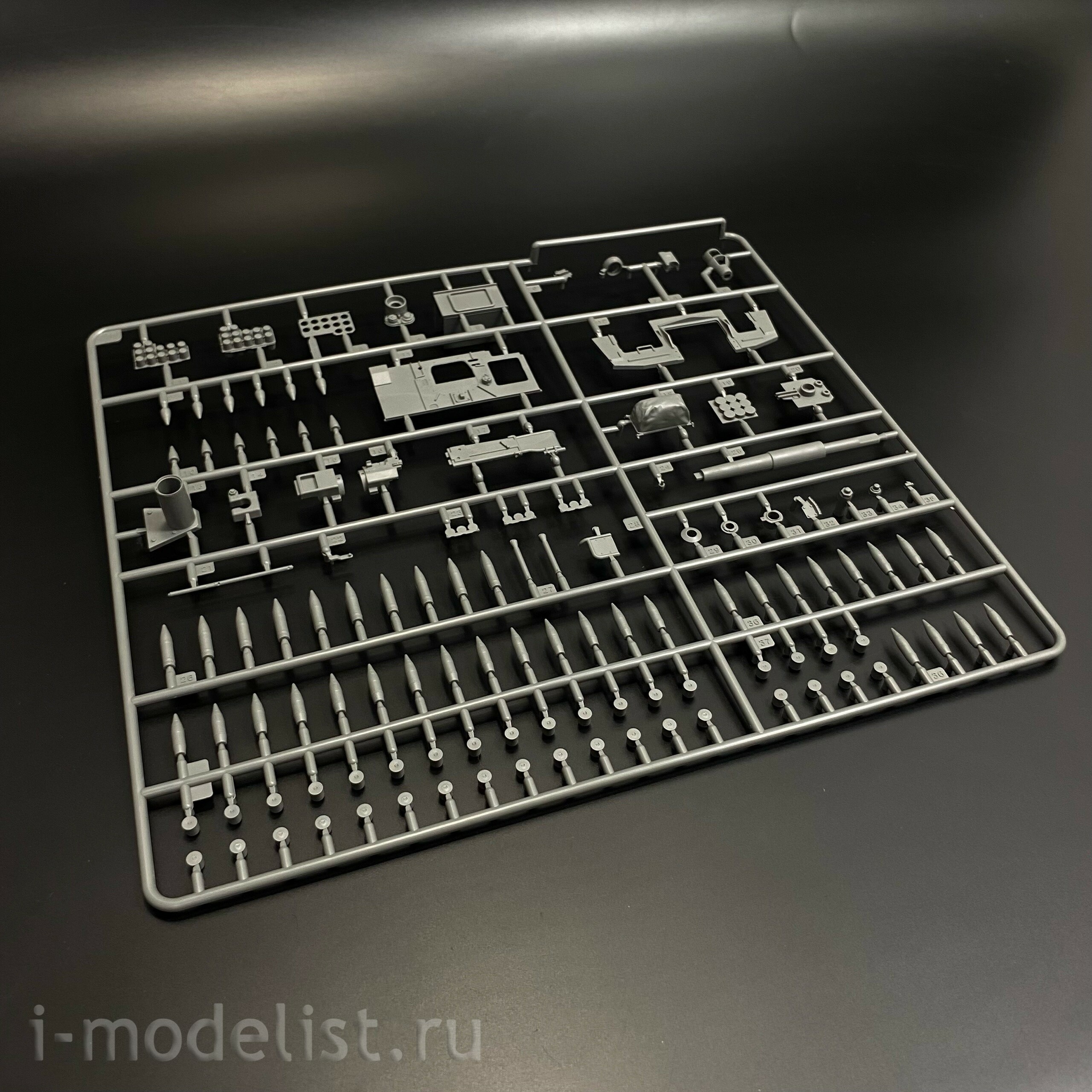 BT-045 Border Model 1/35 StuH 42 Ausf. G (раннее производство) с полным интерьером