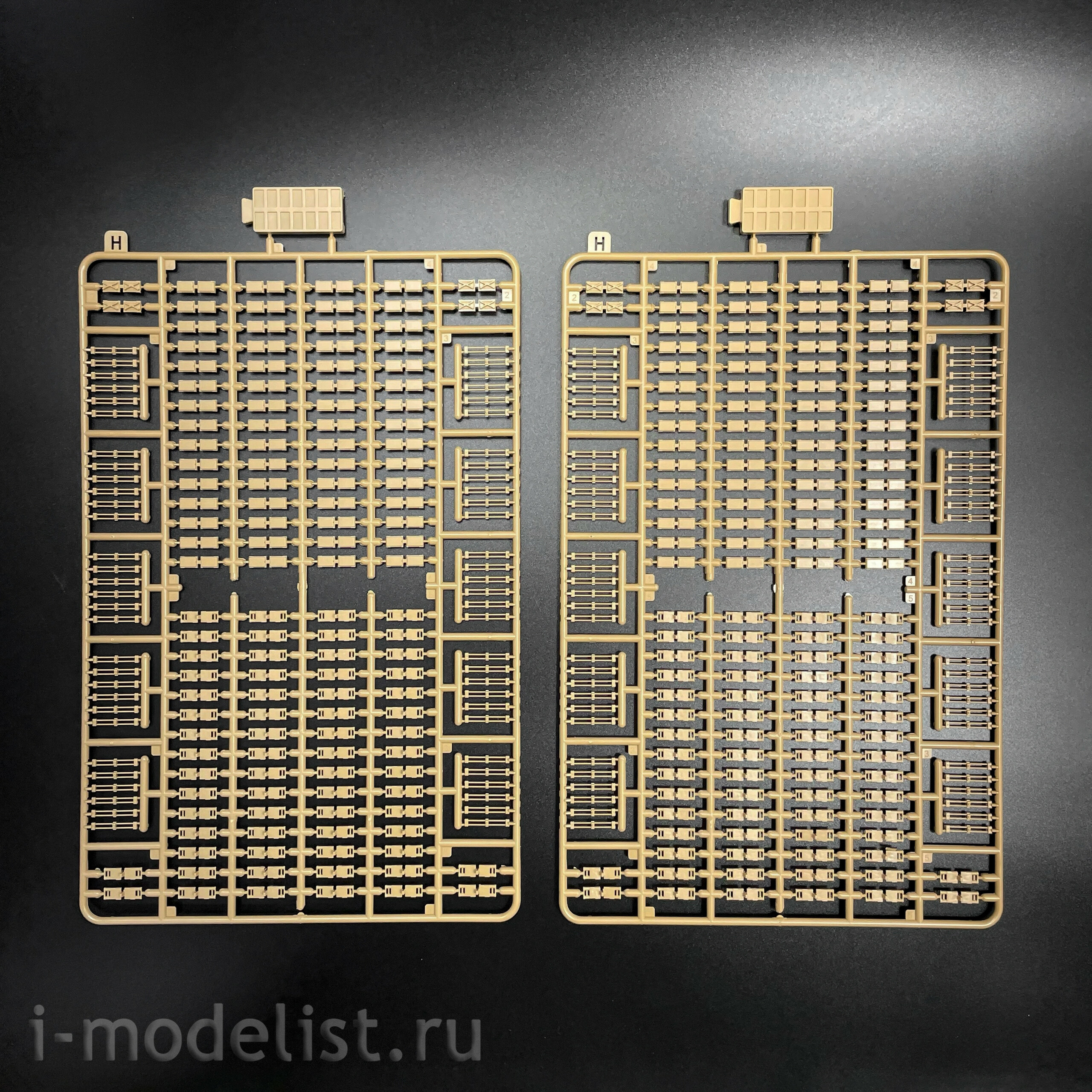 RM-5114 Rye Field Model 1/35 German Leopard 2A6 Tank (Trophy version) with T-80 rollers