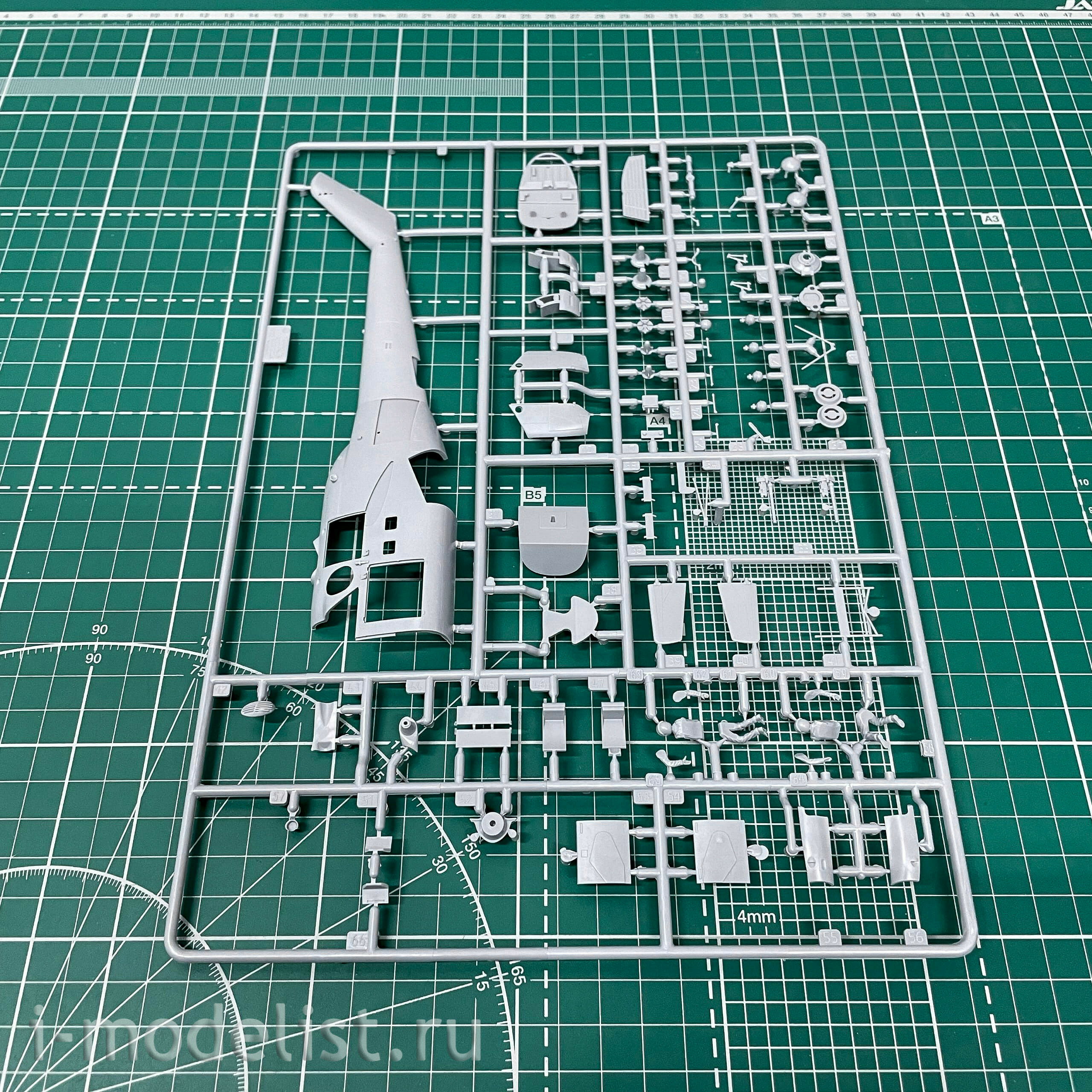 7273ПН Zvezda 1/72 Подарочный набор: Советский ударный вертолет Ми-24А