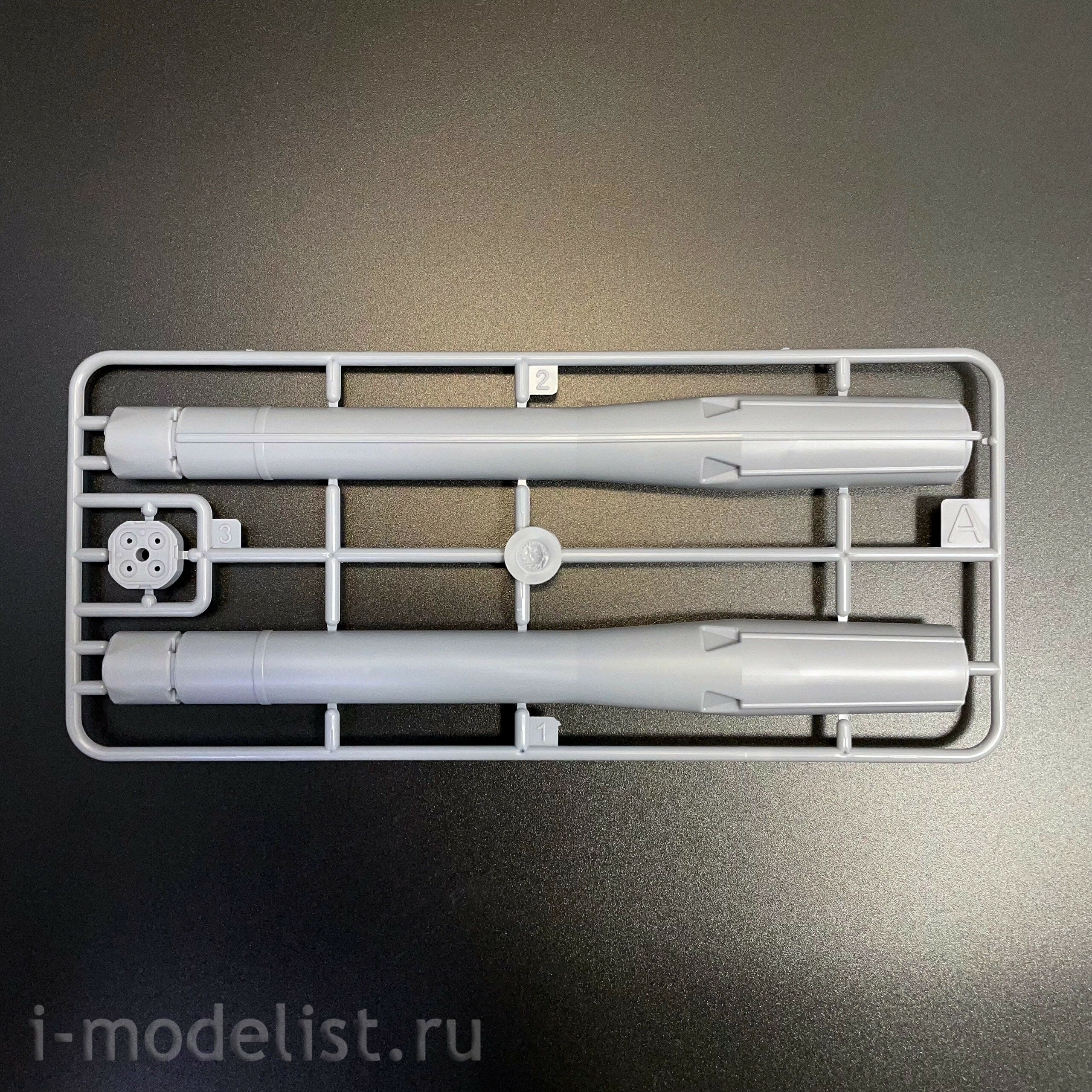 EE144302 Eastern Express 1/144 Missile-carrier 