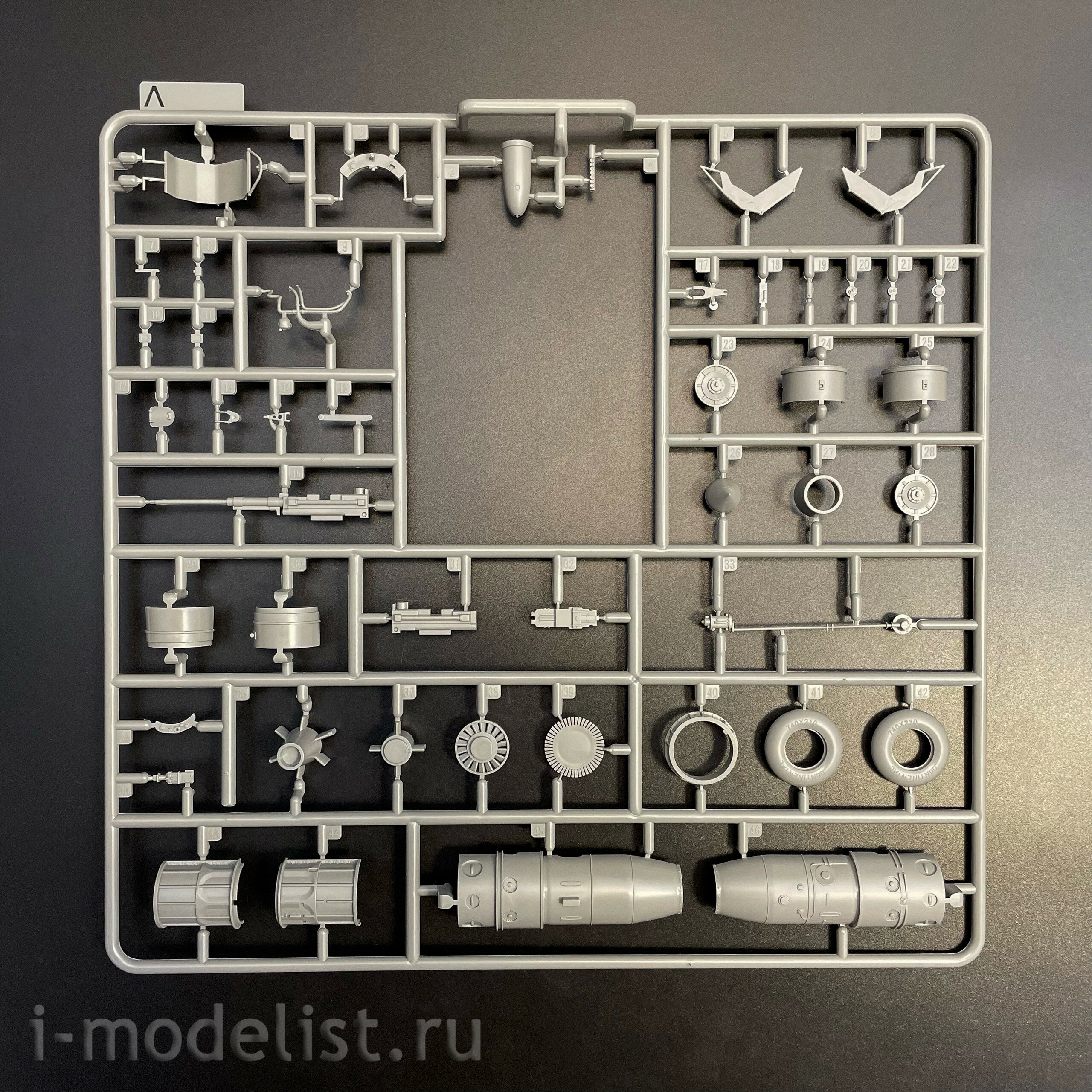 32001W Takom 1/32 Ho 229 BOX 2: Ho229A + Ho229B + фигура пилfromа Ho229 в 1/16 масштабе