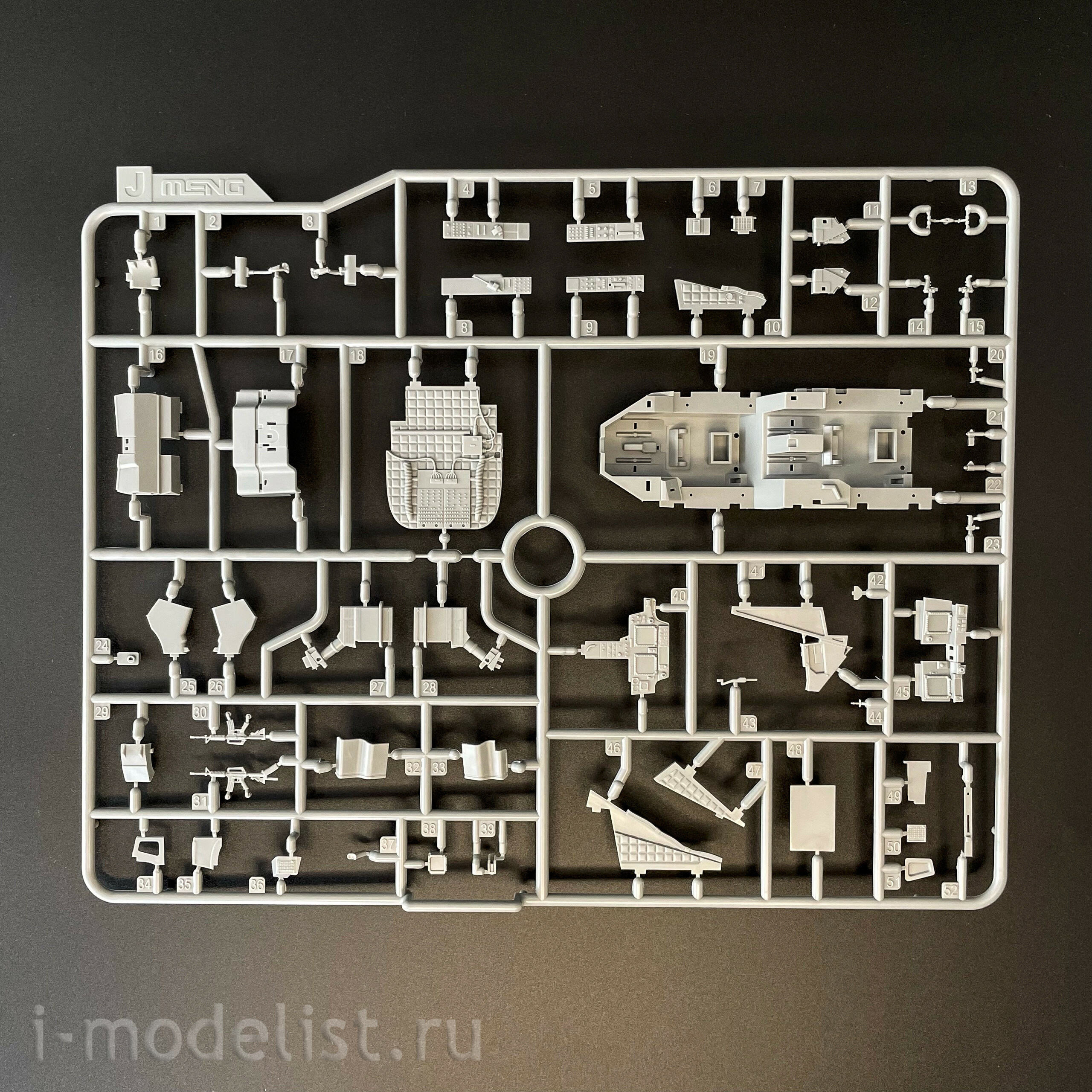 QS-005s Meng 1/35 Ударный вертолёт AH-64D SARAF (военно-воздушные силы Израиля), специальная версия с фигурками из смолы