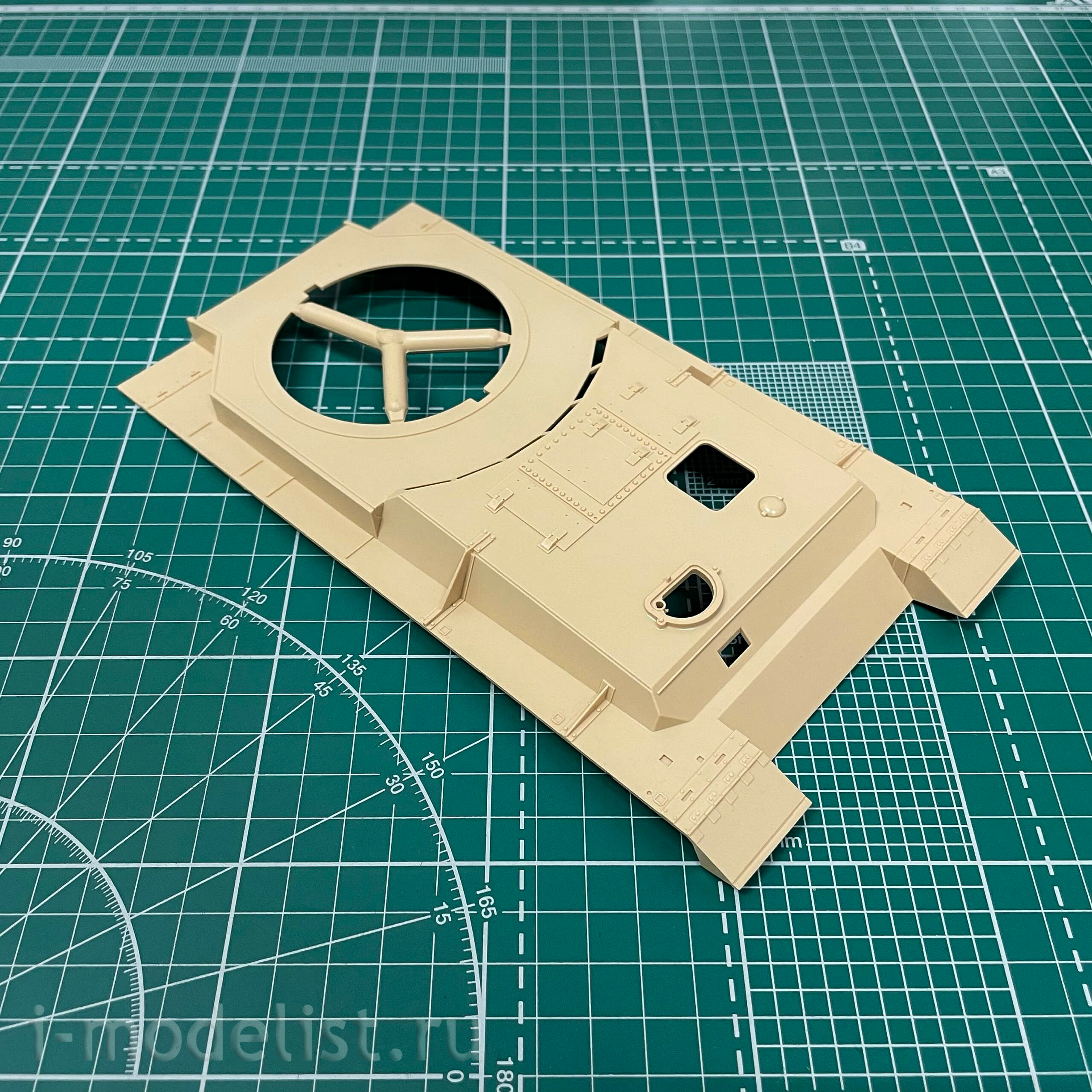 35A008 Amusing Hobby 1/35 Tank Destroyer FV215B (183)
