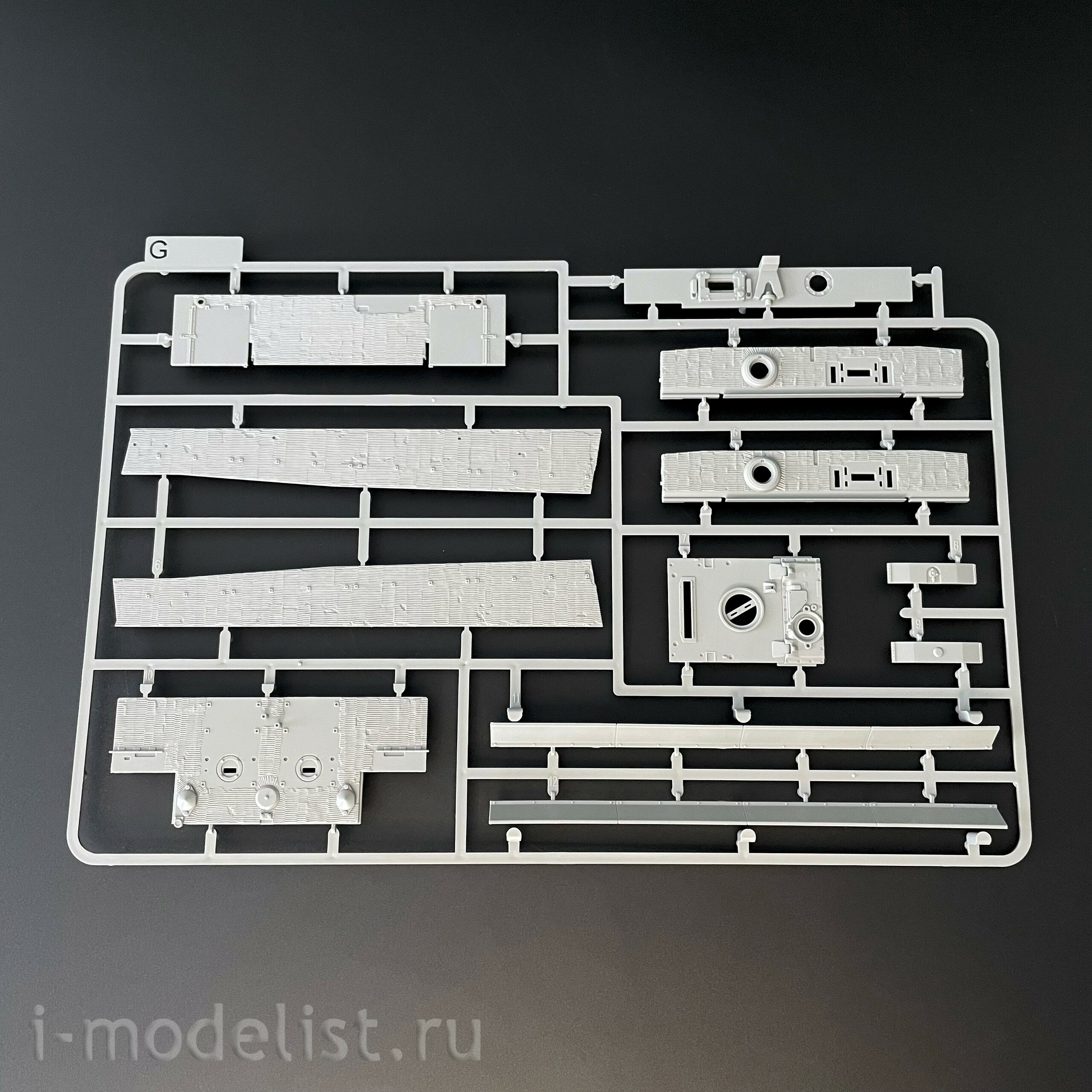 2198 Takom 1/35 German Heavy Tank Sd.Kfz. 181 Pz.Kpfw.VI Ausf.E Tiger I (medium) with Zimmerit