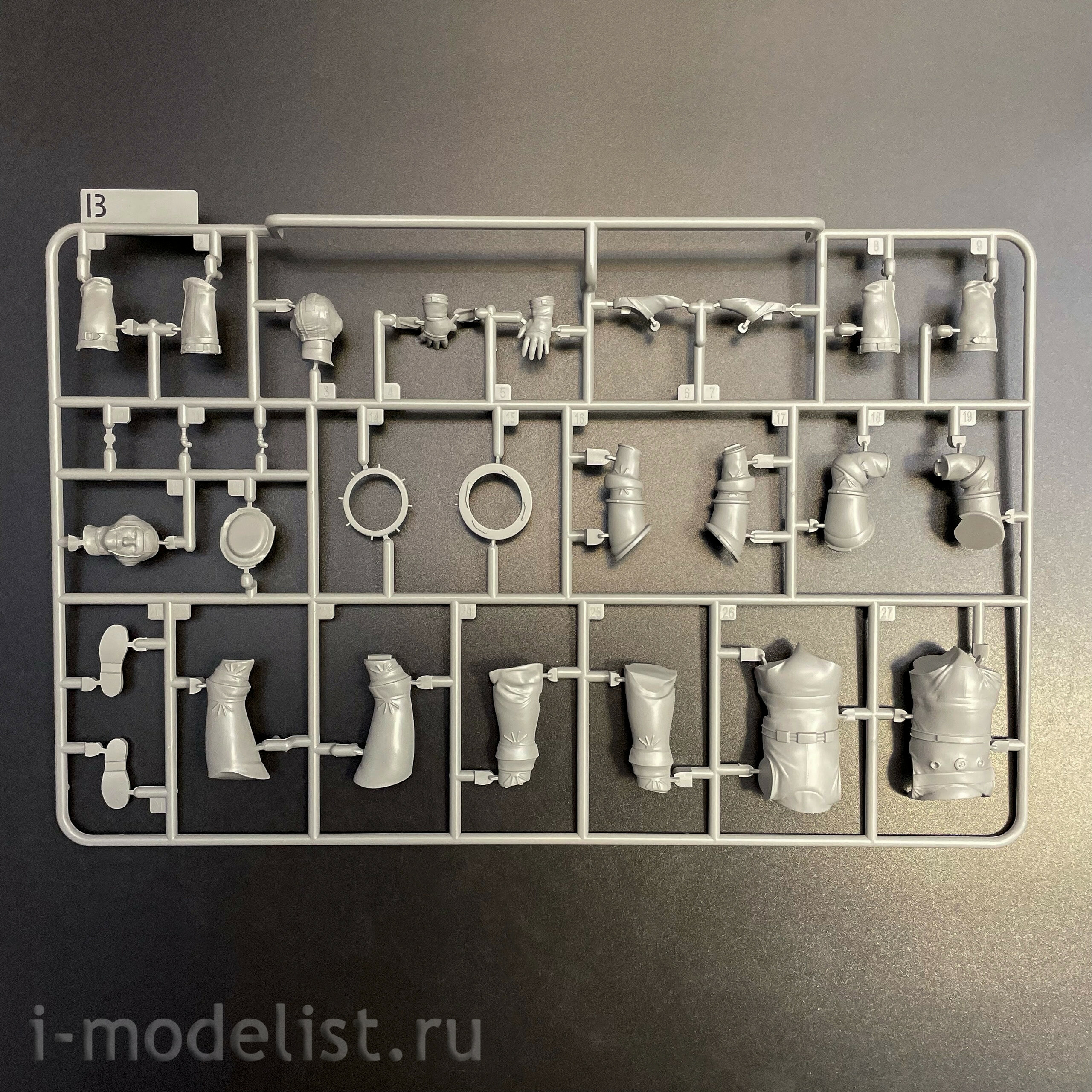 32001W Takom 1/32 Ho 229 BOX 2: Ho229A + Ho229B + фигура пилfromа Ho229 в 1/16 масштабе