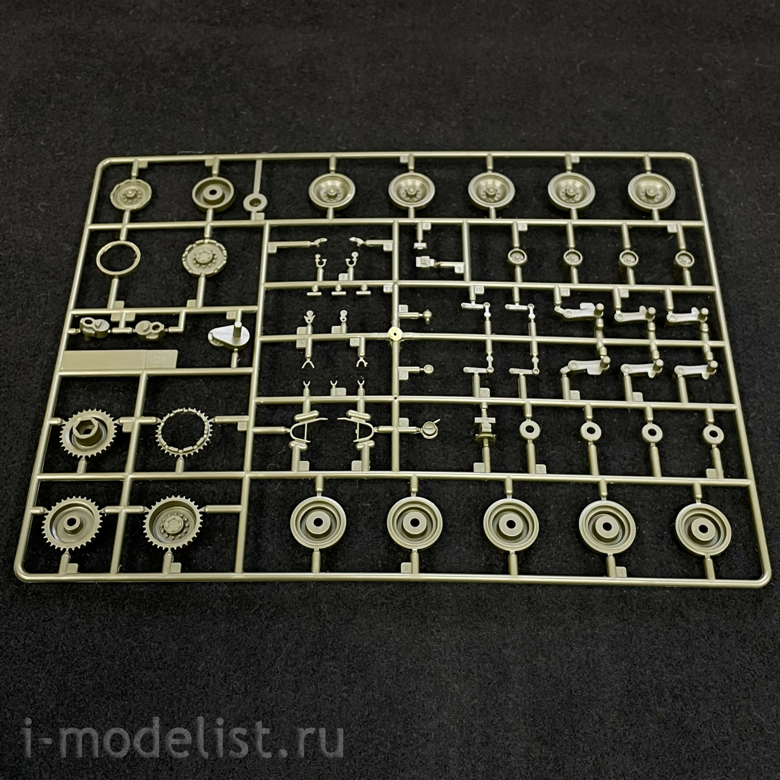 13255 Academy 1/35 M-18 Hellcat (U.S. Army Gun Motor Carriage)