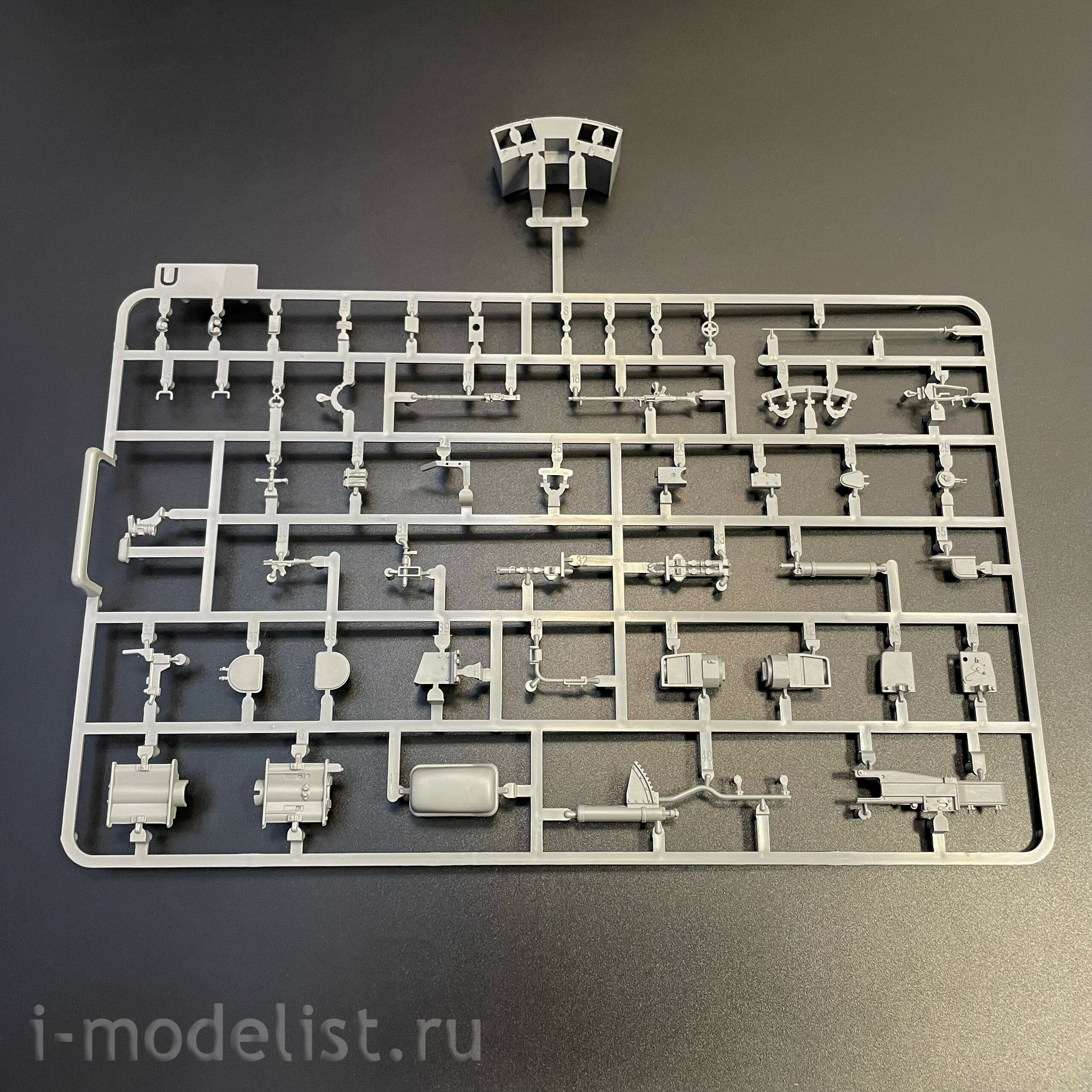 2195W Takom 1/35 Набор TIGER I² BOX - Sd.Kfz.181 Pz.Kpfw.VI Ausf.E Tiger I Command + Tiger I + фигура Михаэля Виттманна в 1/16