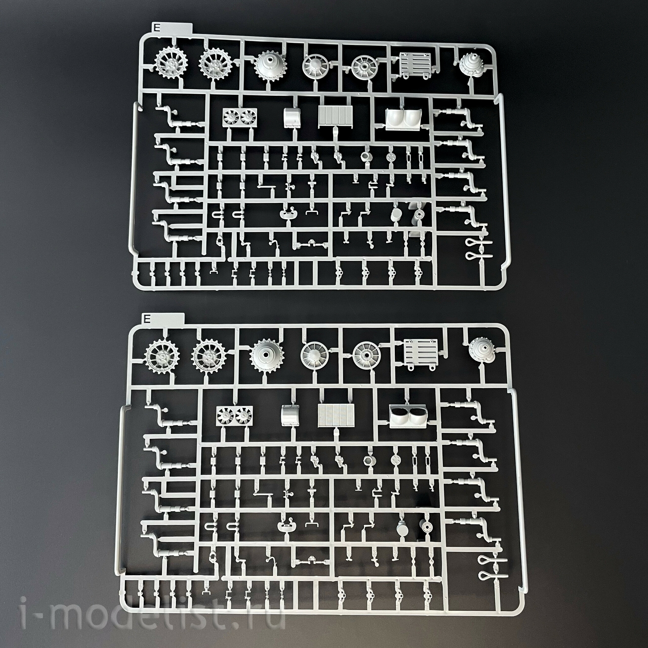2198 Takom 1/35 German Heavy Tank Sd.Kfz. 181 Pz.Kpfw.VI Ausf.E Tiger I (medium) with Zimmerit
