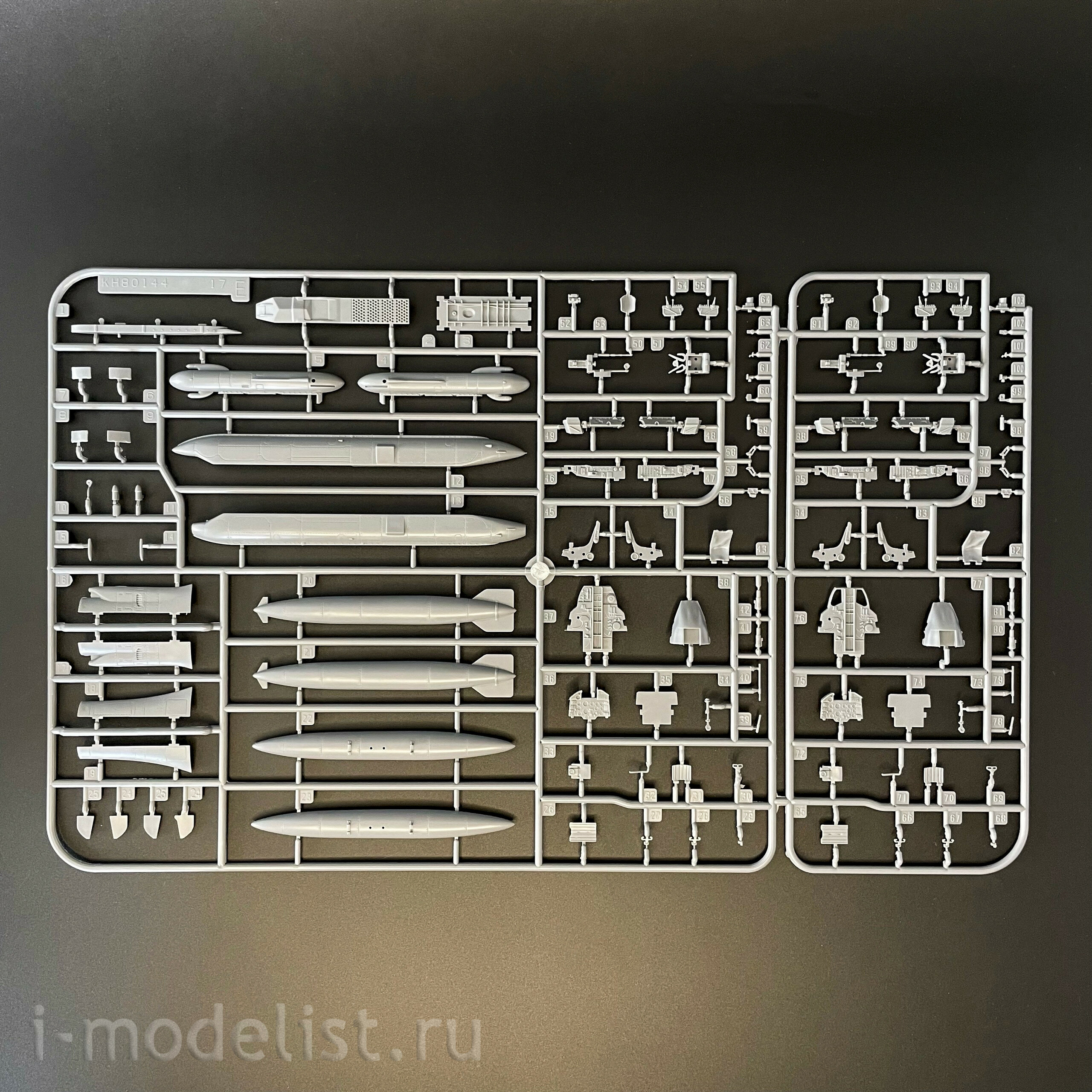 KH80146 Zimi Model 1/48 Российский истребитель-бомбардировщик С-22 M3/M4