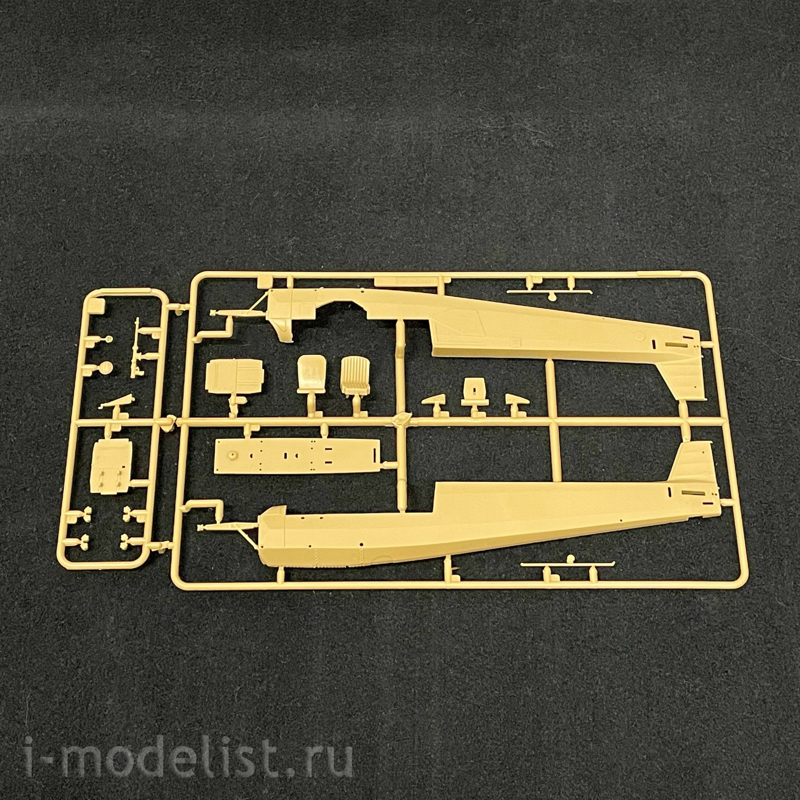 80181 HobbyBoss 1/35 Fieseler Fi-156 C-3 Aircraft/TROP Storch