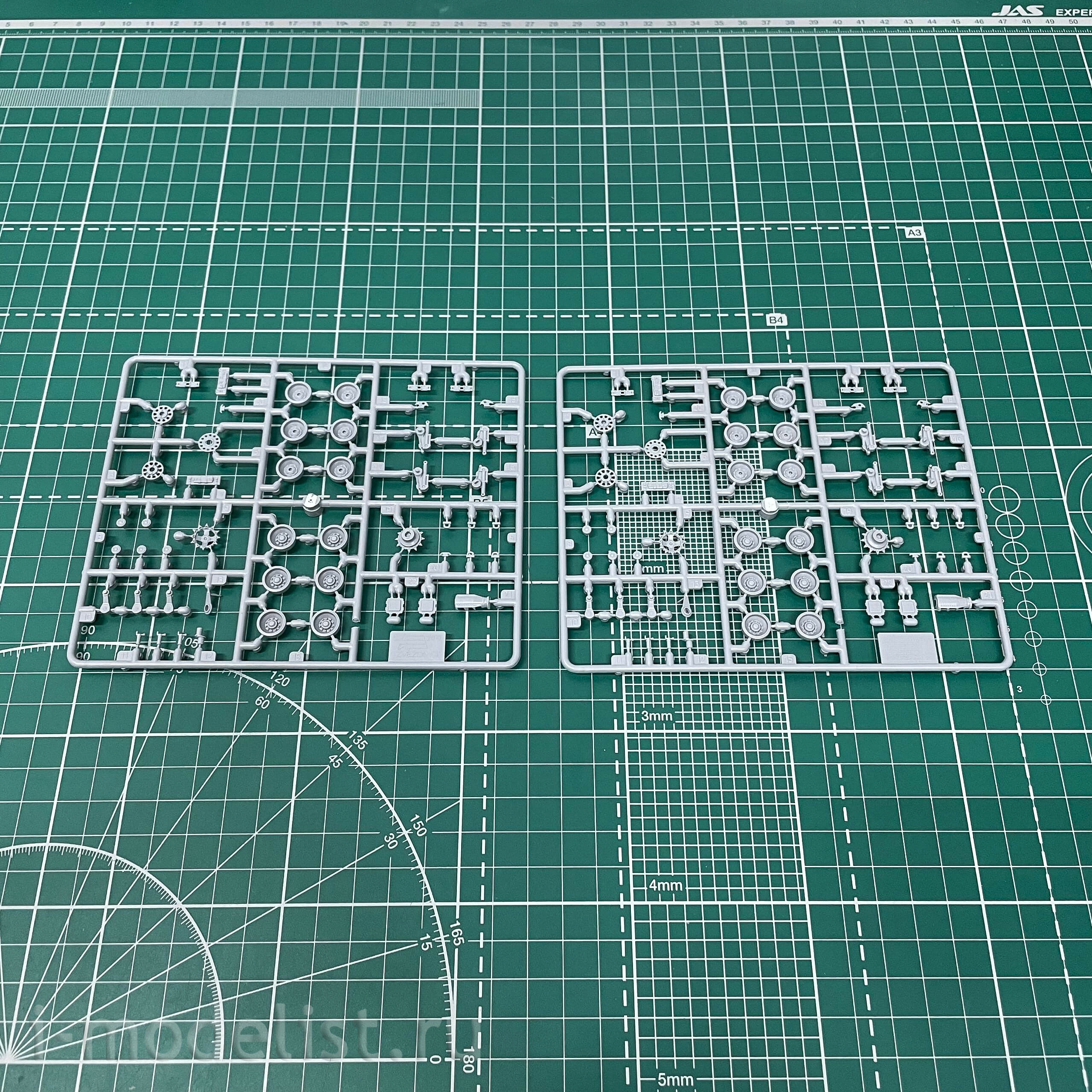 5045ПН Zvezda 1/72 Подарочный набор: Российская 152-мм гаубица МСТА-С