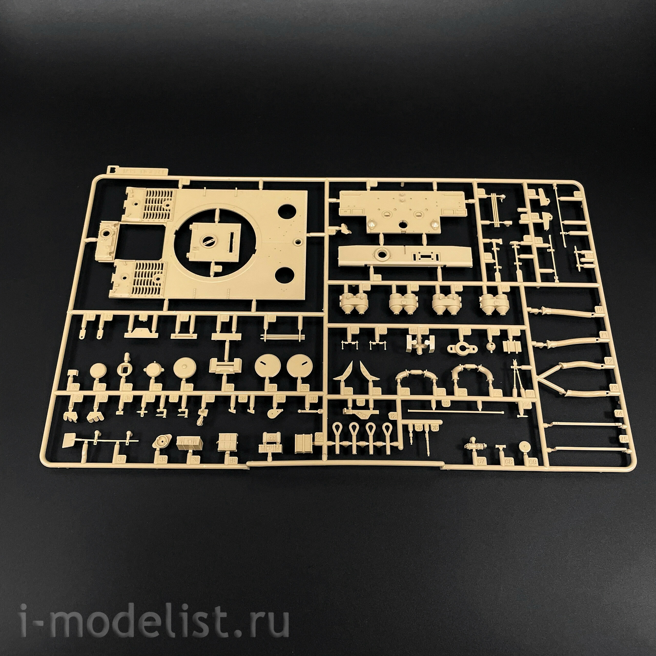RM-5100 Rye Field Model 1/35 German Tank Pz. Kpfw. VI Ausf. E Tiger I mid. Production