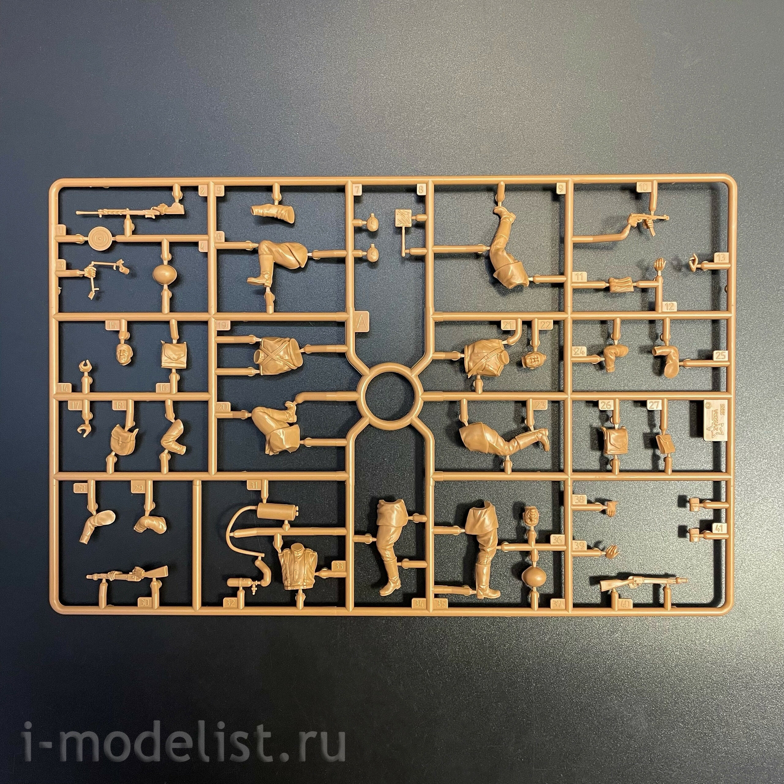 3718 Zvezda 1/35 Советская пехfromа. Взятие Берлина 1945