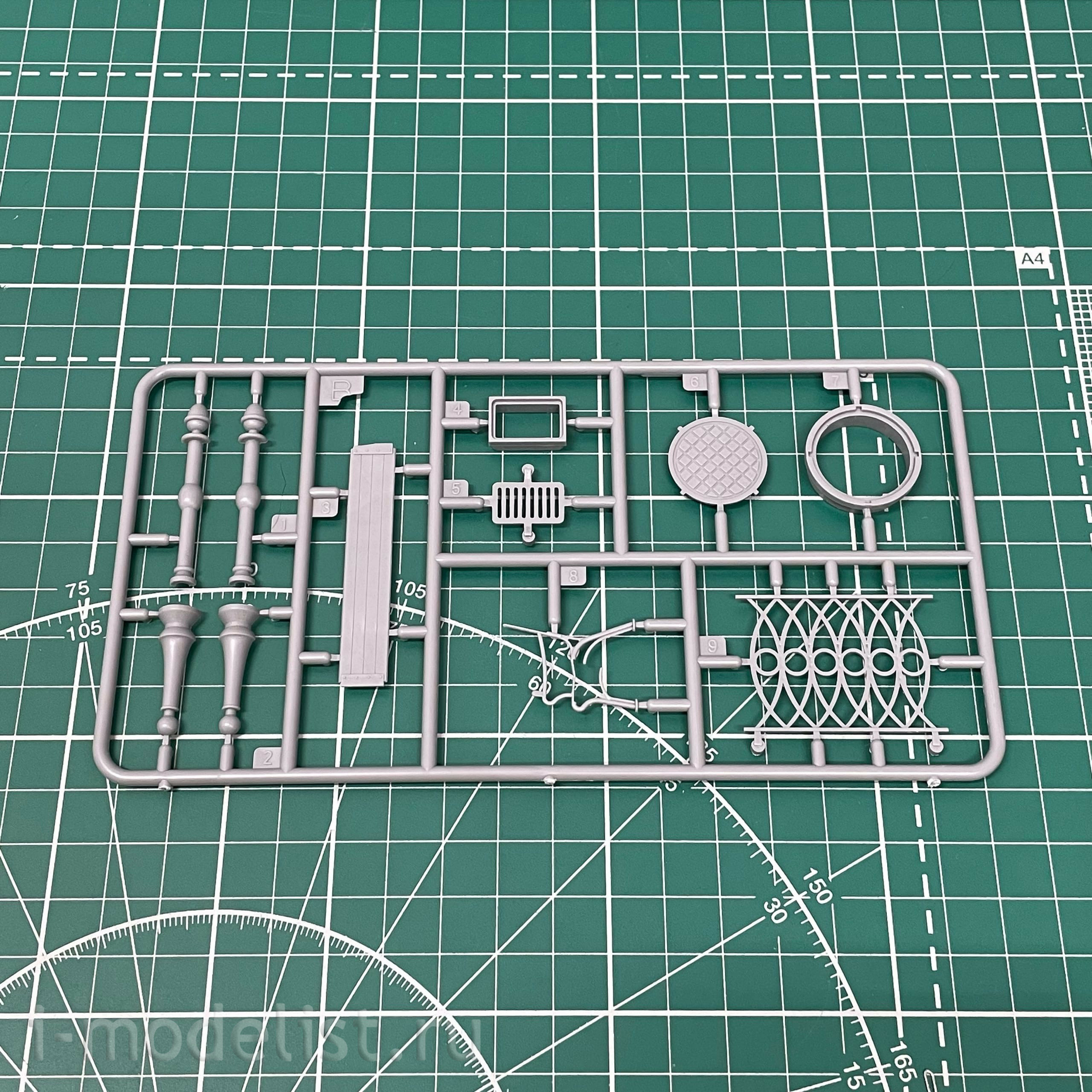 35639 MiniArt 1/35 Street Accessories with lanterns and Clocks
