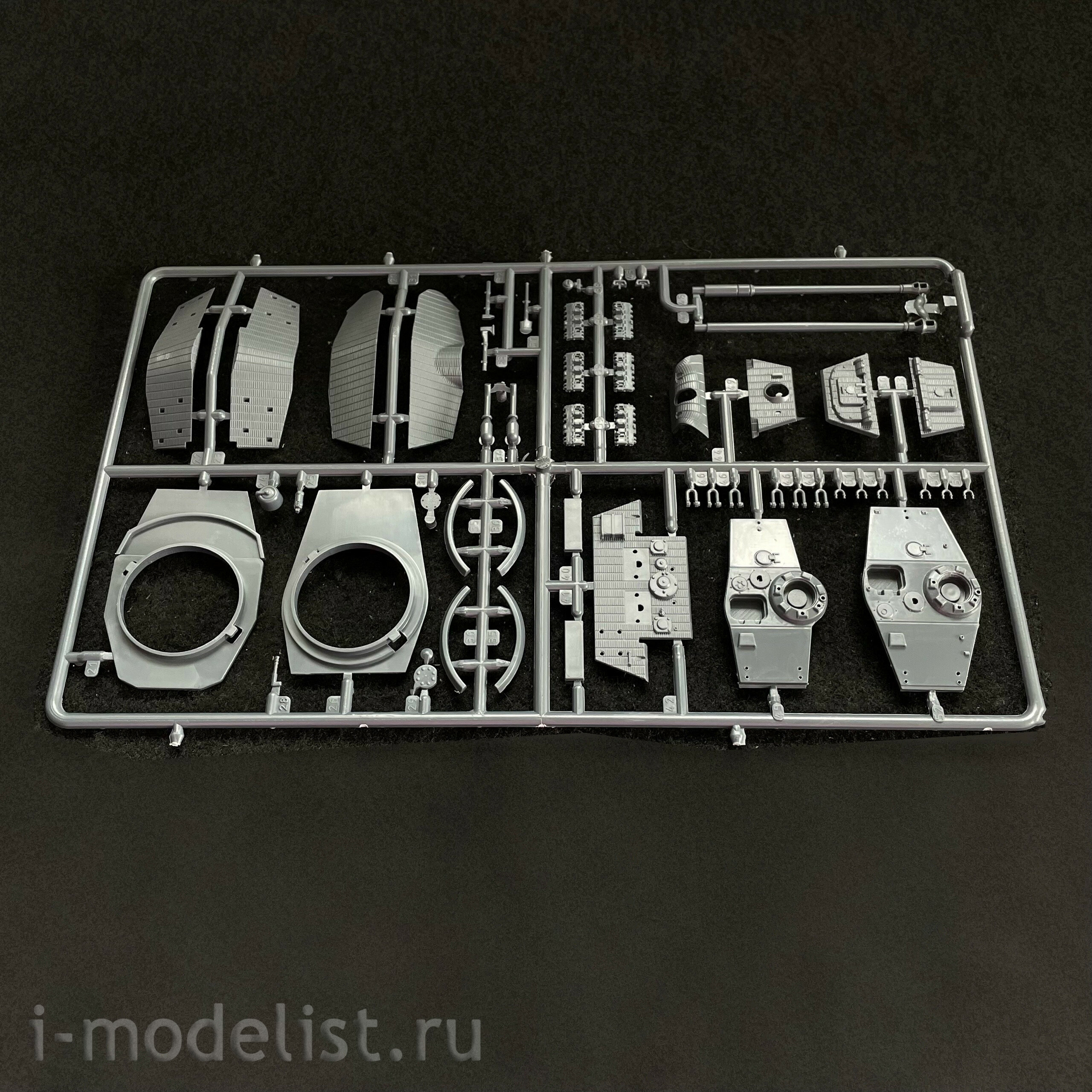 15765 Italeri 1/56 SD Tank. Kfz.182 TIGER II