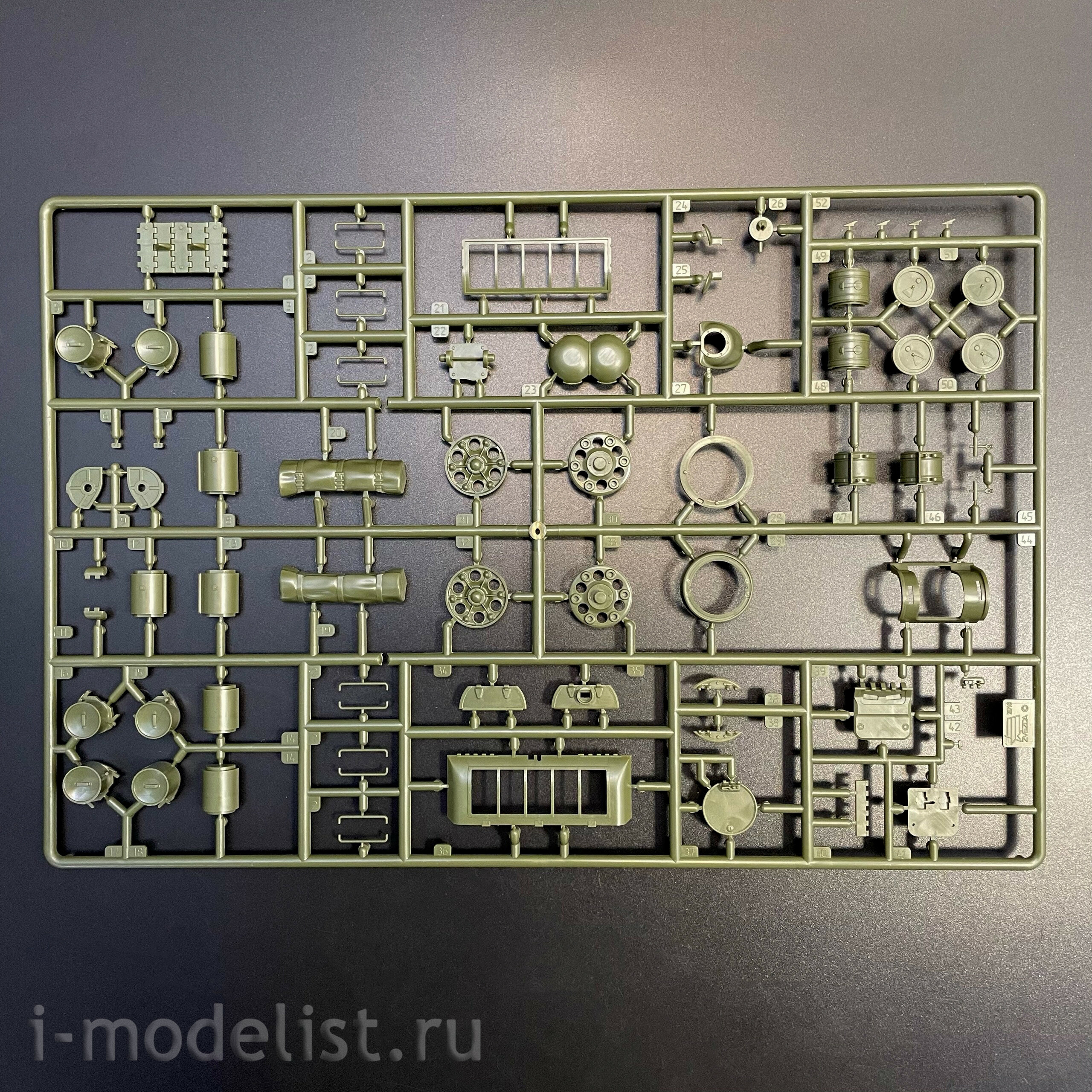 3687ГП Zvezda 1/35 Герои Победы. Советский средний танк Т-34/85