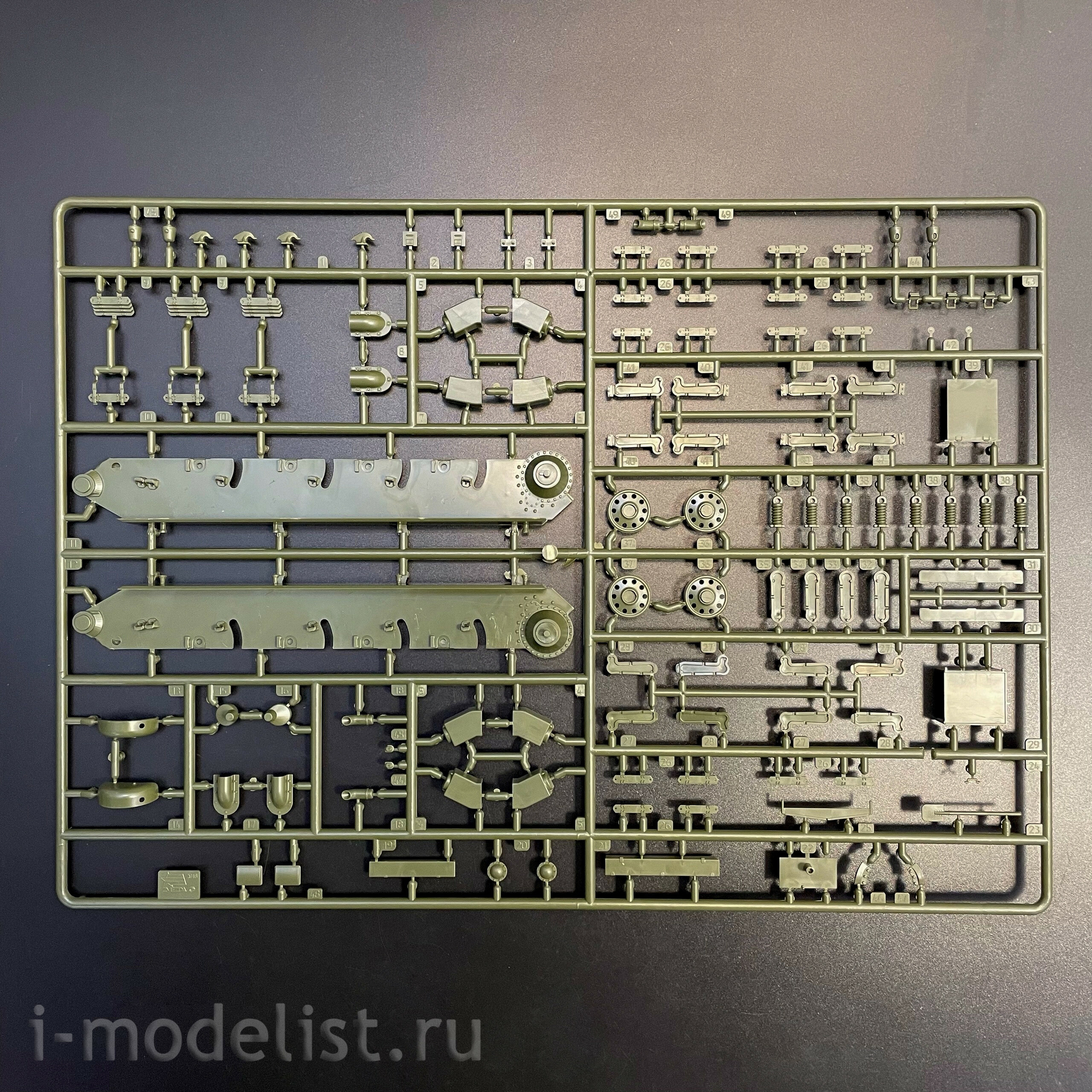 3686ГП Zvezda 1/35 Герои Победы. Советский средний танк Т-34/76 обр. 1942 г.