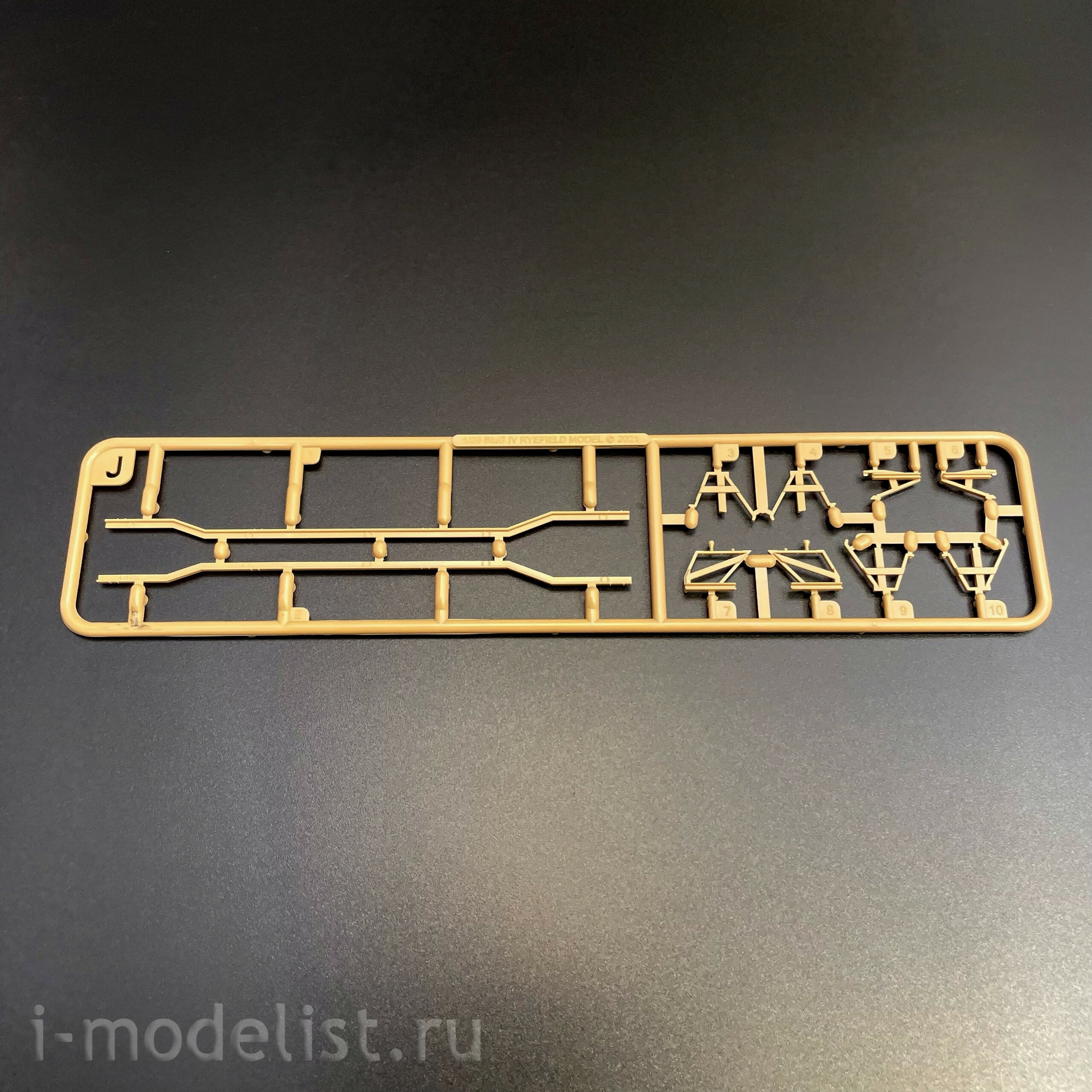 RM-5111 Rye Field Model 1/35 Notмецкая САУ Sd.Kfz.167 StuG.IV Late Production с двигателем и рабочими траками