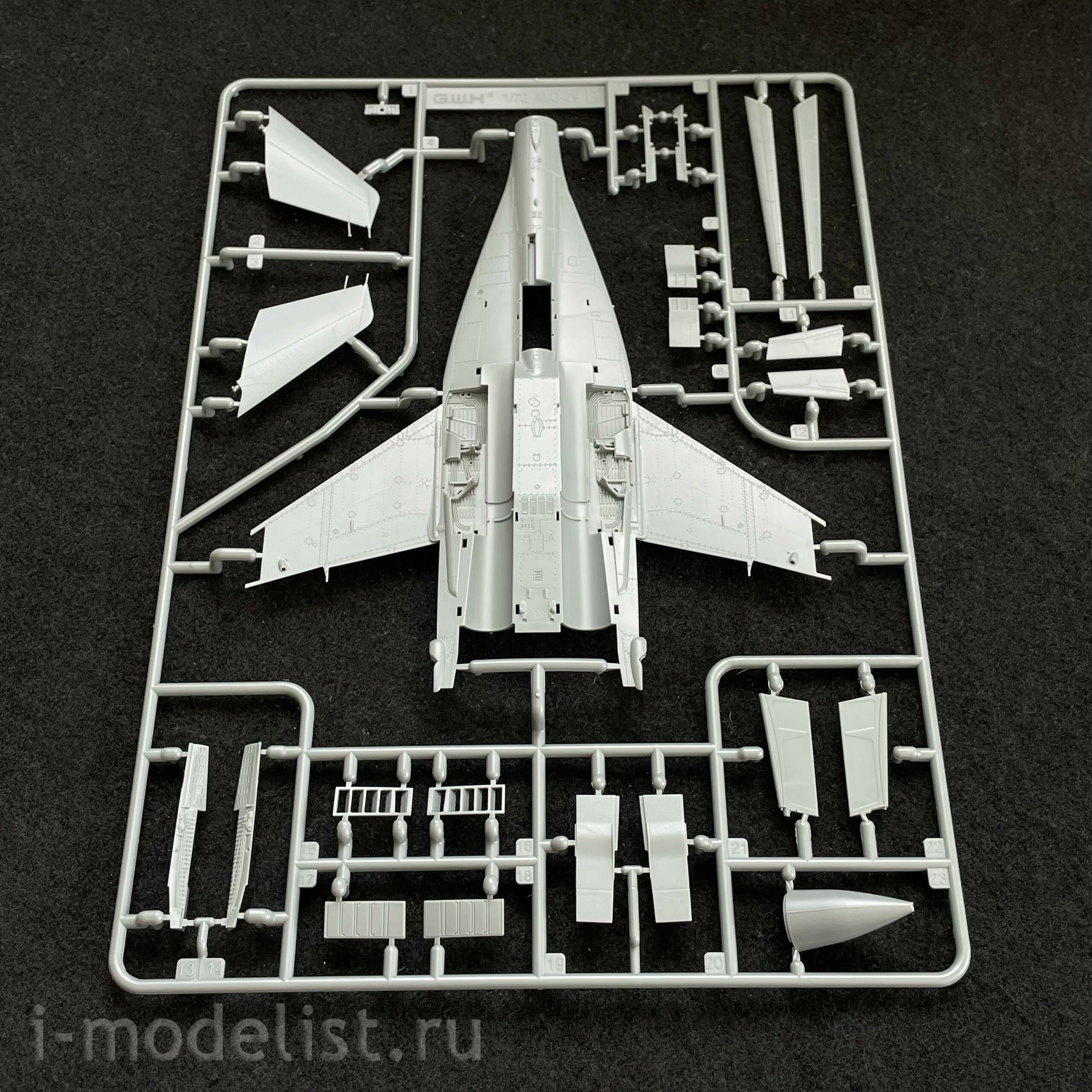 L7212 Great Wall Hobby 1/72 MiGG 29-12 Late Type “Fulcrum” Fighter