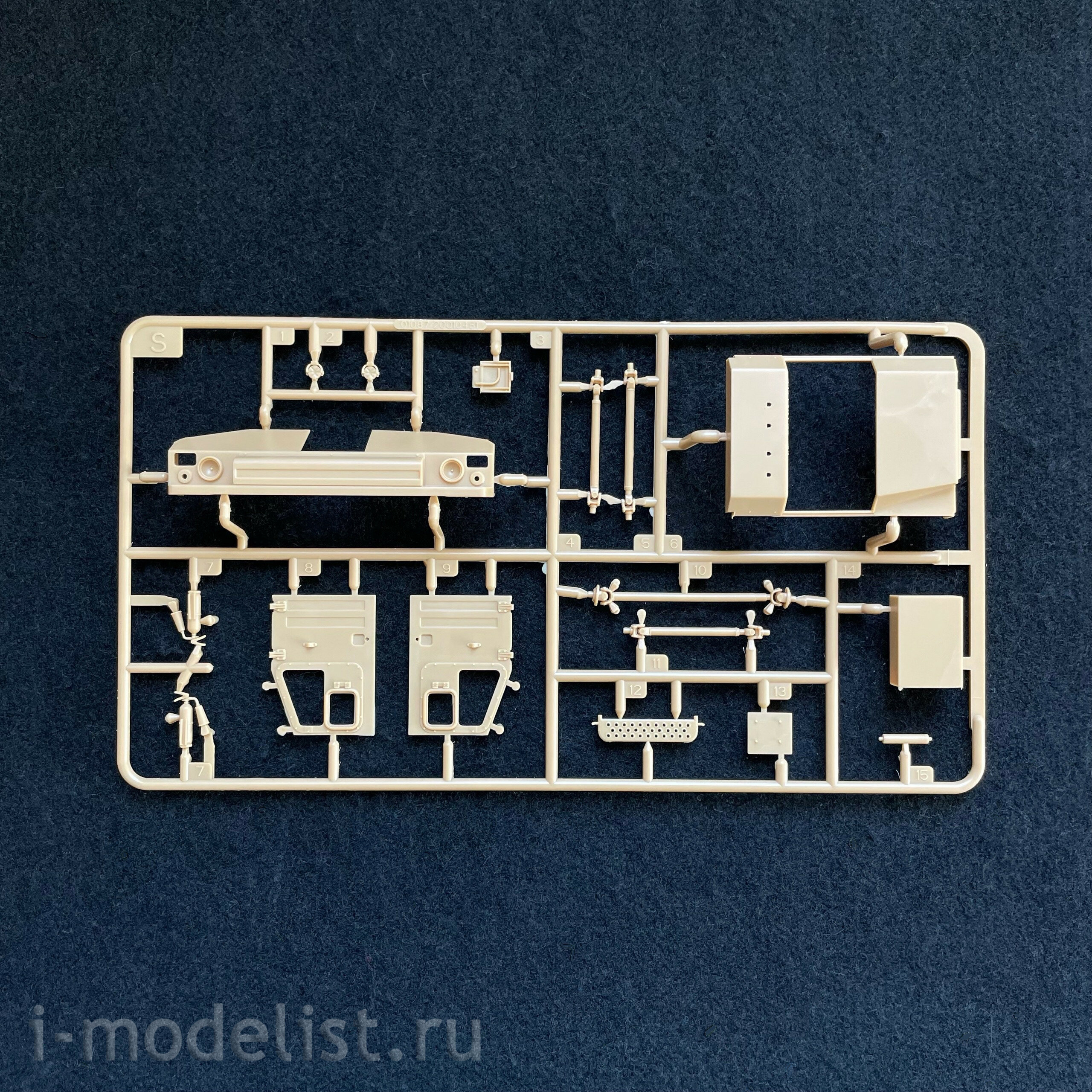 01087 Trumpeter 1/35 ZRPK 96k6 based on a four-axle tractor 6909