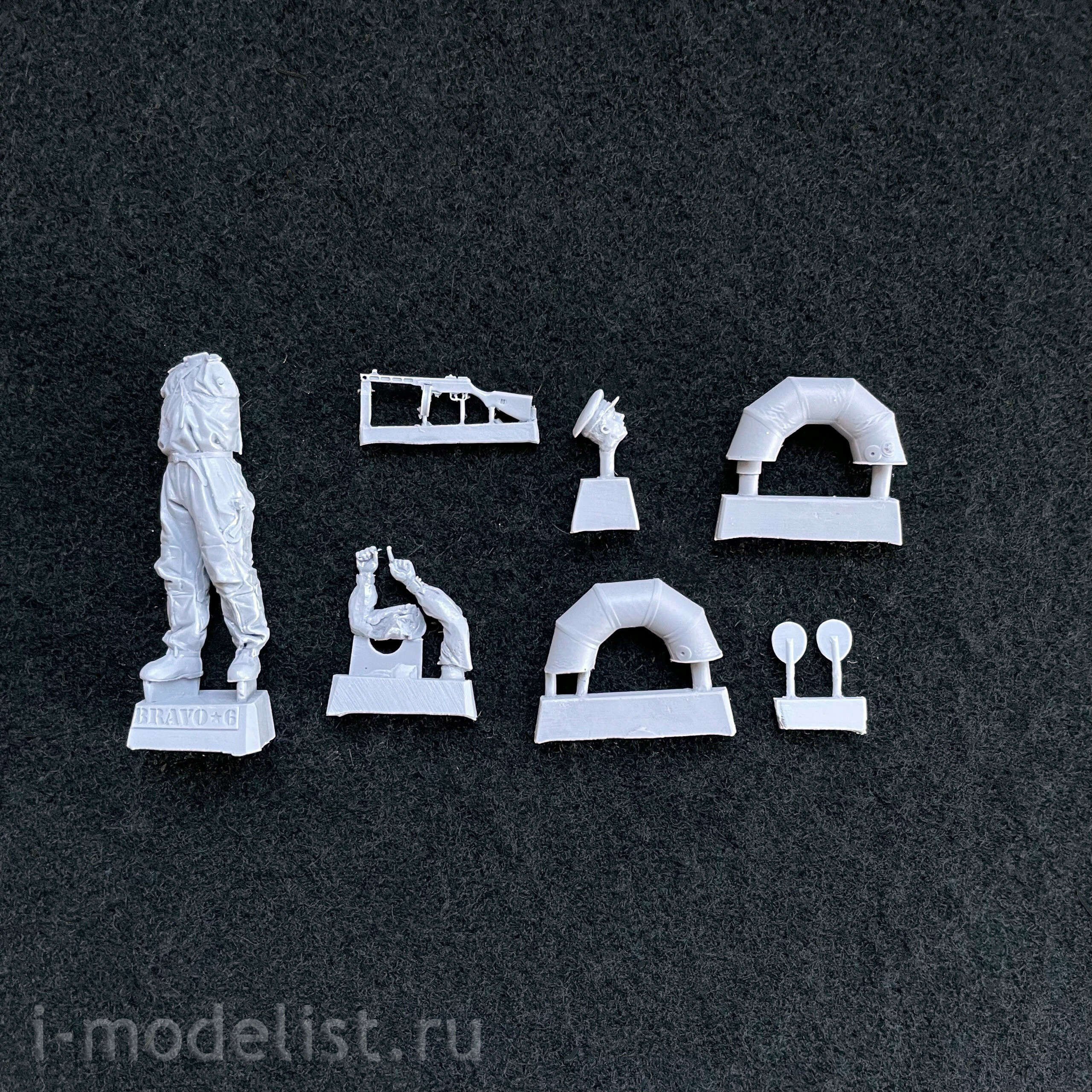 B6-35150 Bravo-6 1/35 Red Army Infantry in MPK (3 figures)