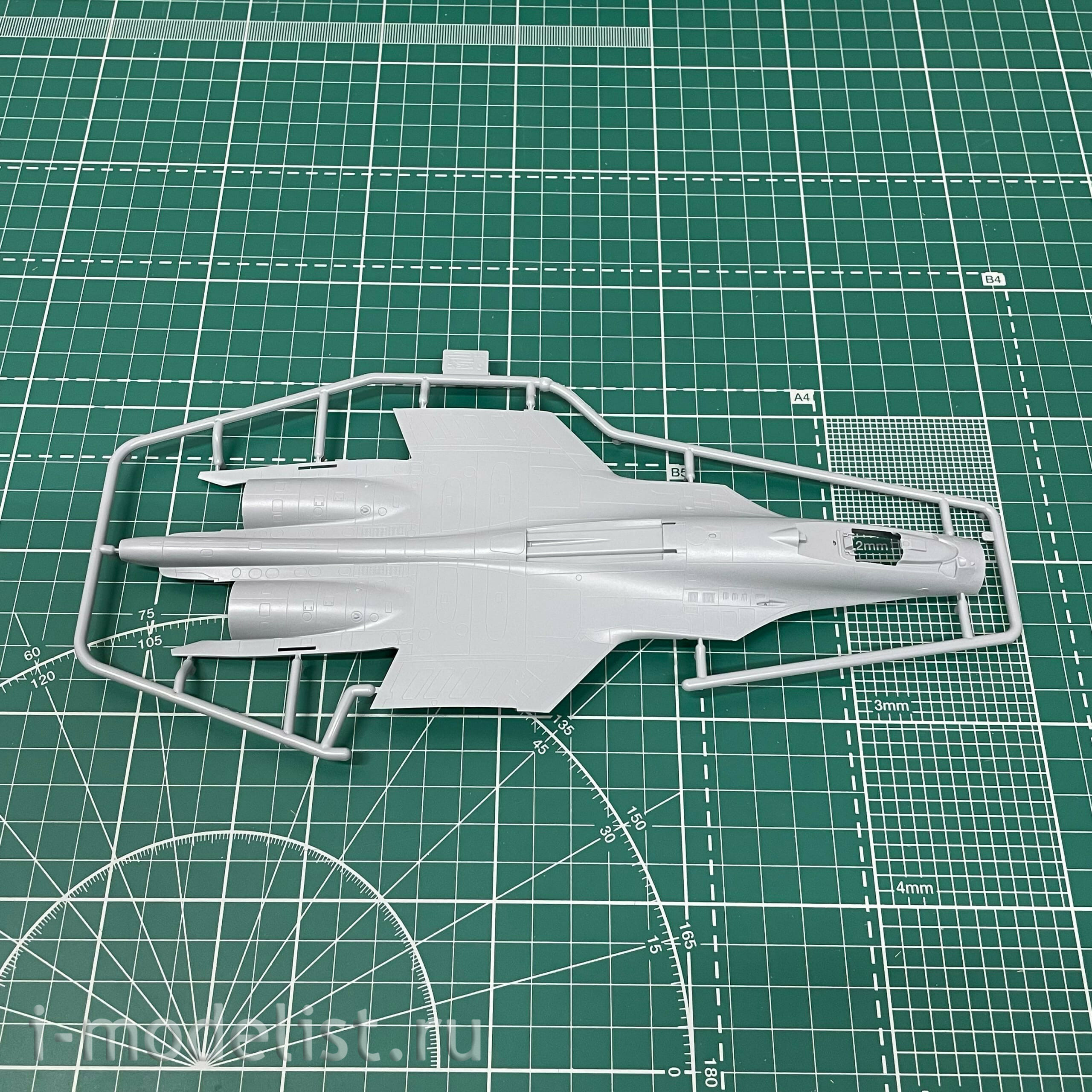 7297П Zvezda 1/72 Подарочный набор: Российский палубный истребитель Су-33