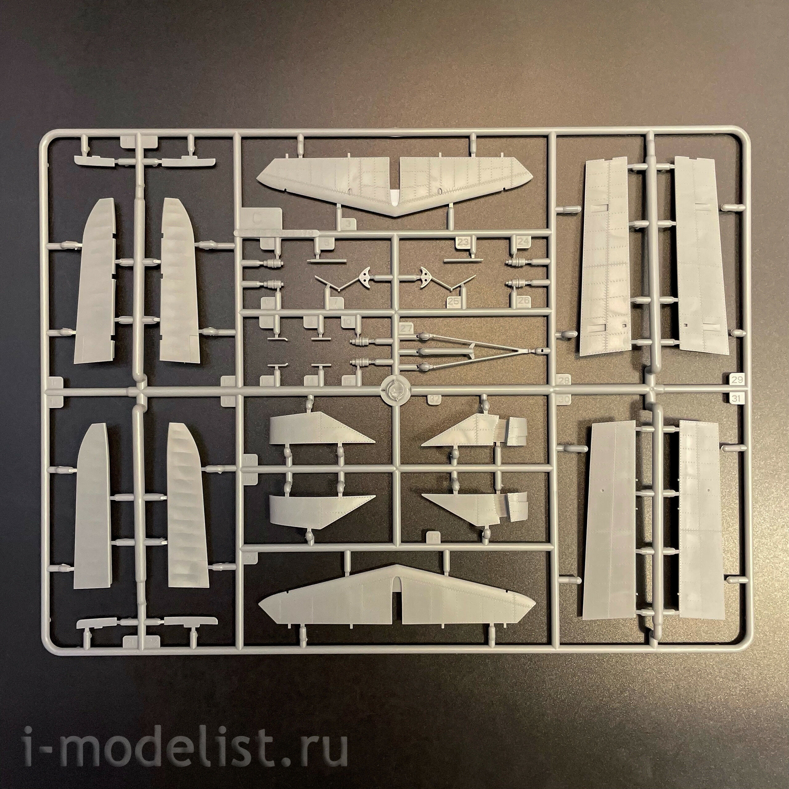 05825 Т$ач 1/48 Бомбардировщик-торпеtoносец Royal Navy Fairey Barracuda Mk. II