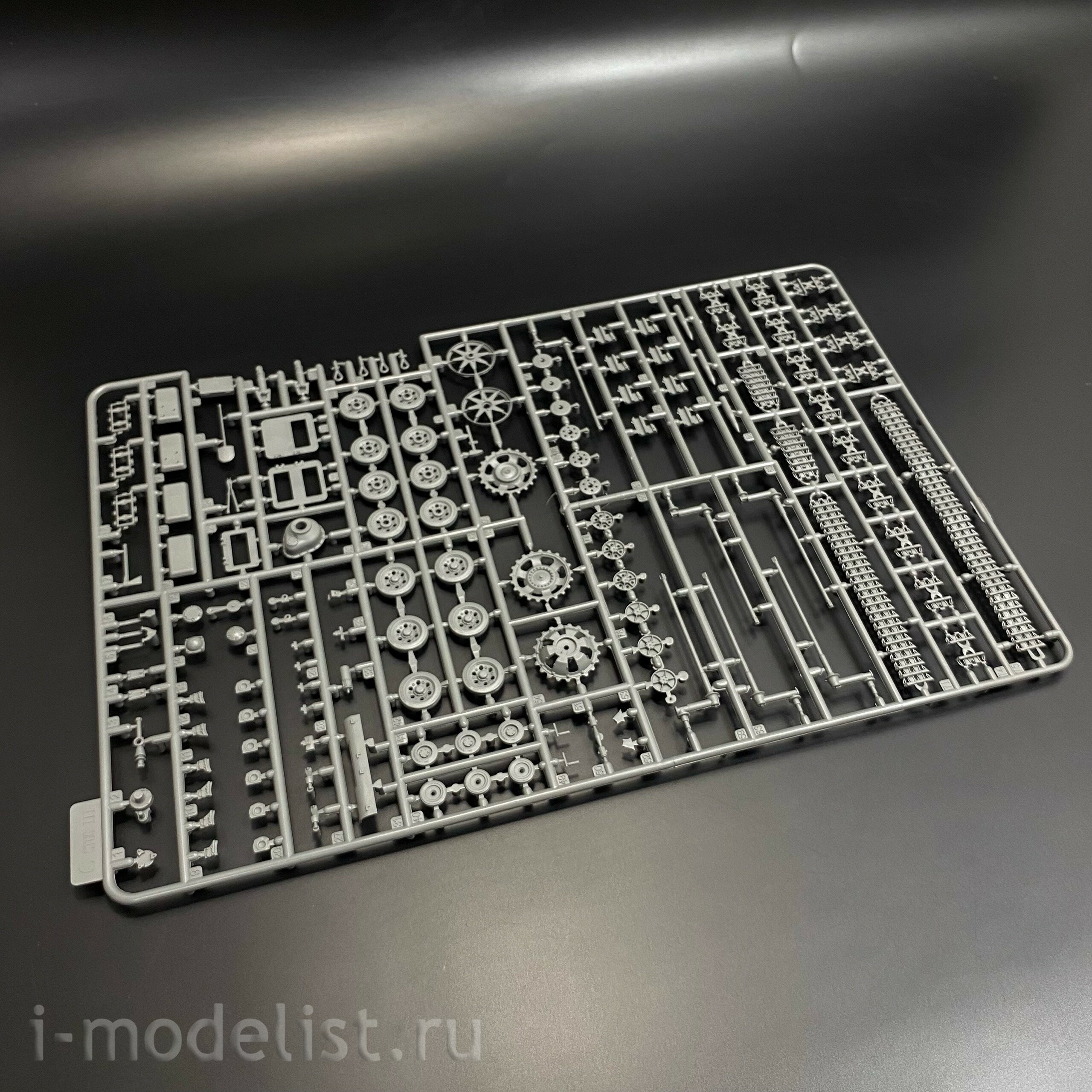 BT-045 Border Model 1/35 StuH 42 Ausf. G (раннее производство) с полным интерьером