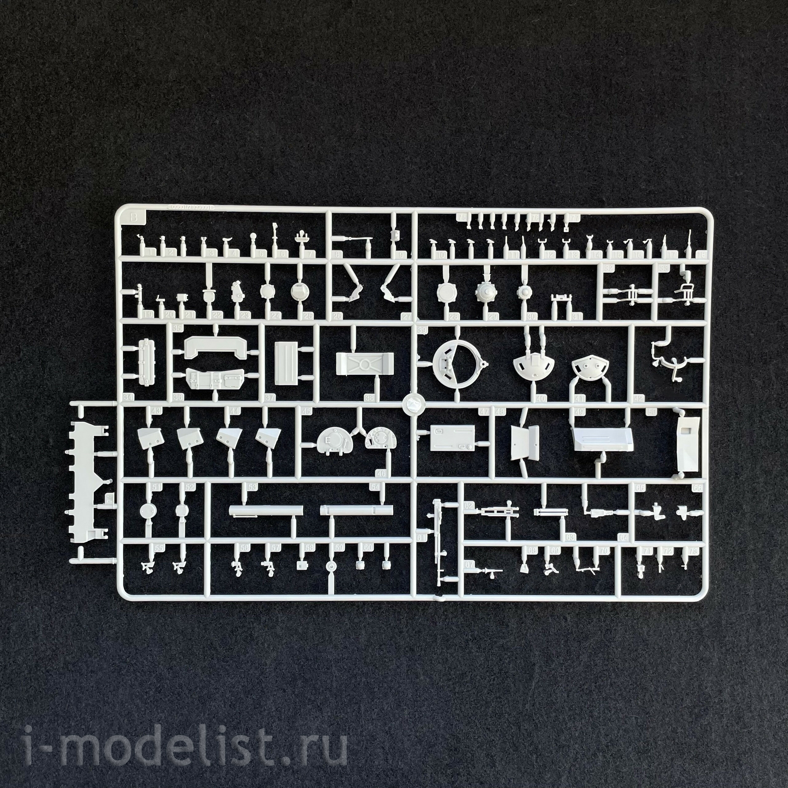 09602 Trumpeter 1/35 Soviet T-72 Ural tank with Kontakt-1 rocket armament (under UVZ license)