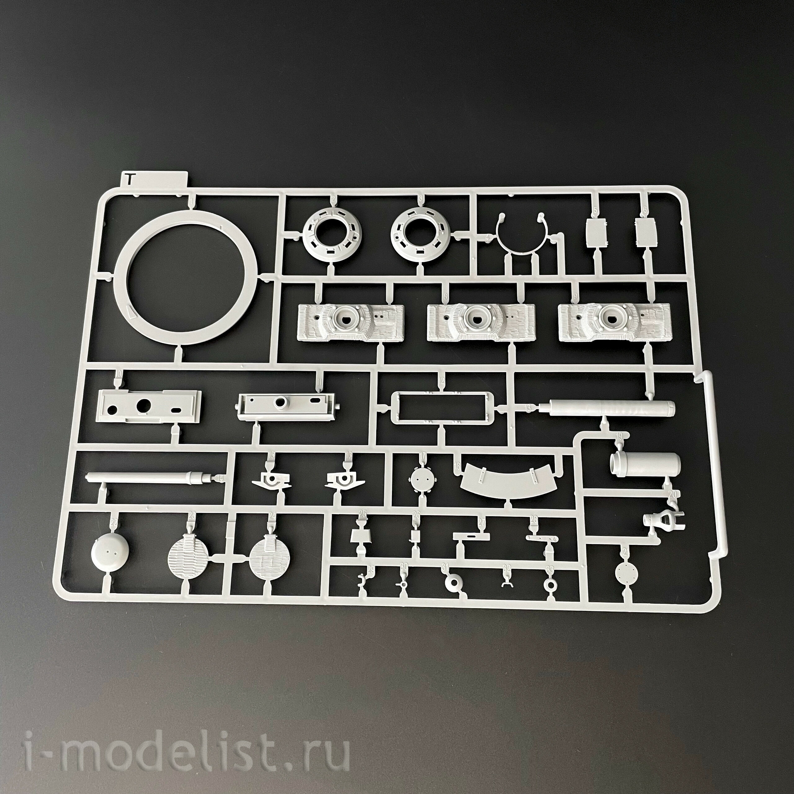 2198 Takom 1/35 German Heavy Tank Sd.Kfz. 181 Pz.Kpfw.VI Ausf.E Tiger I (medium) with Zimmerit